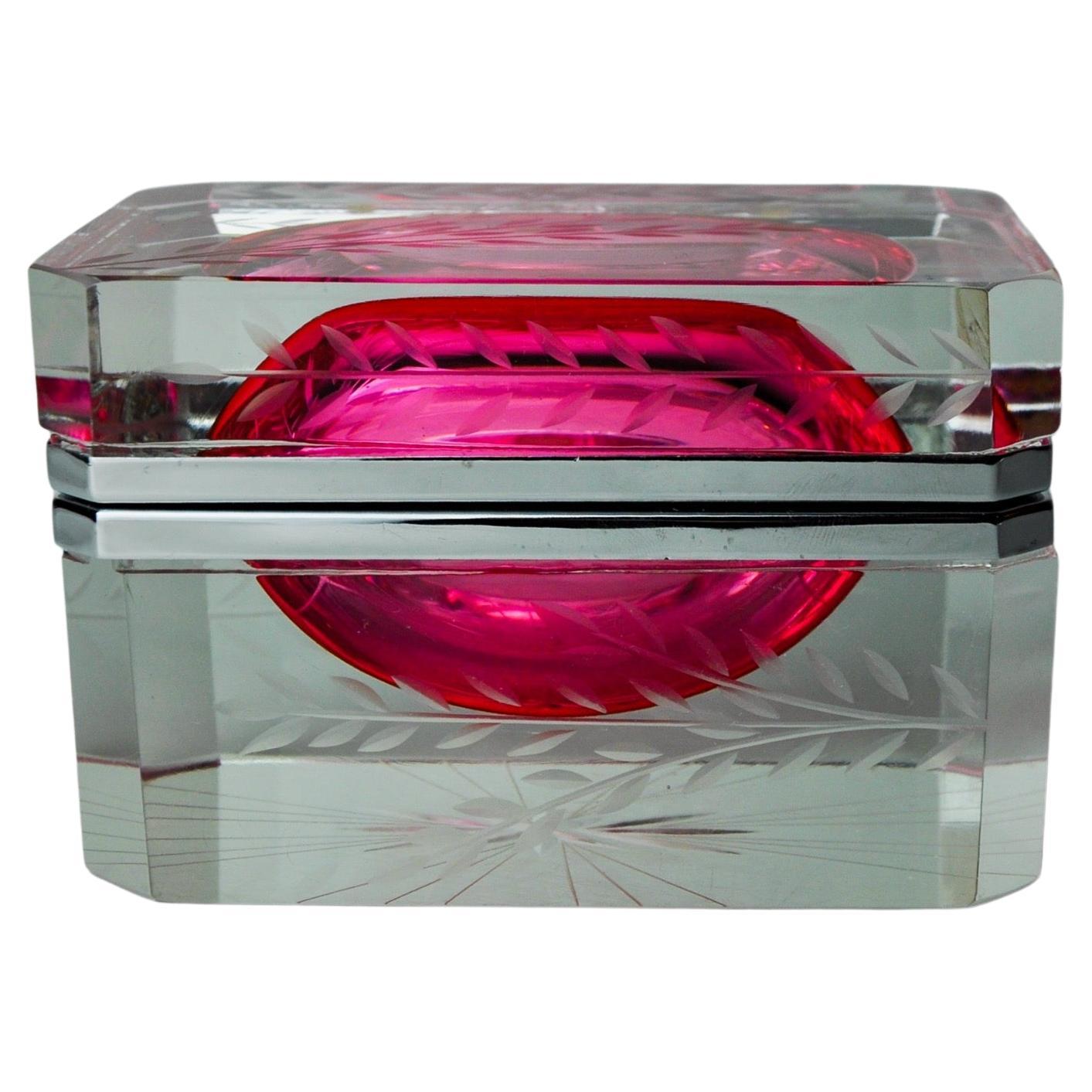 Sommerso jewelry box engraved by Mandruzzato, Murano glass, Italy, 1960 For Sale