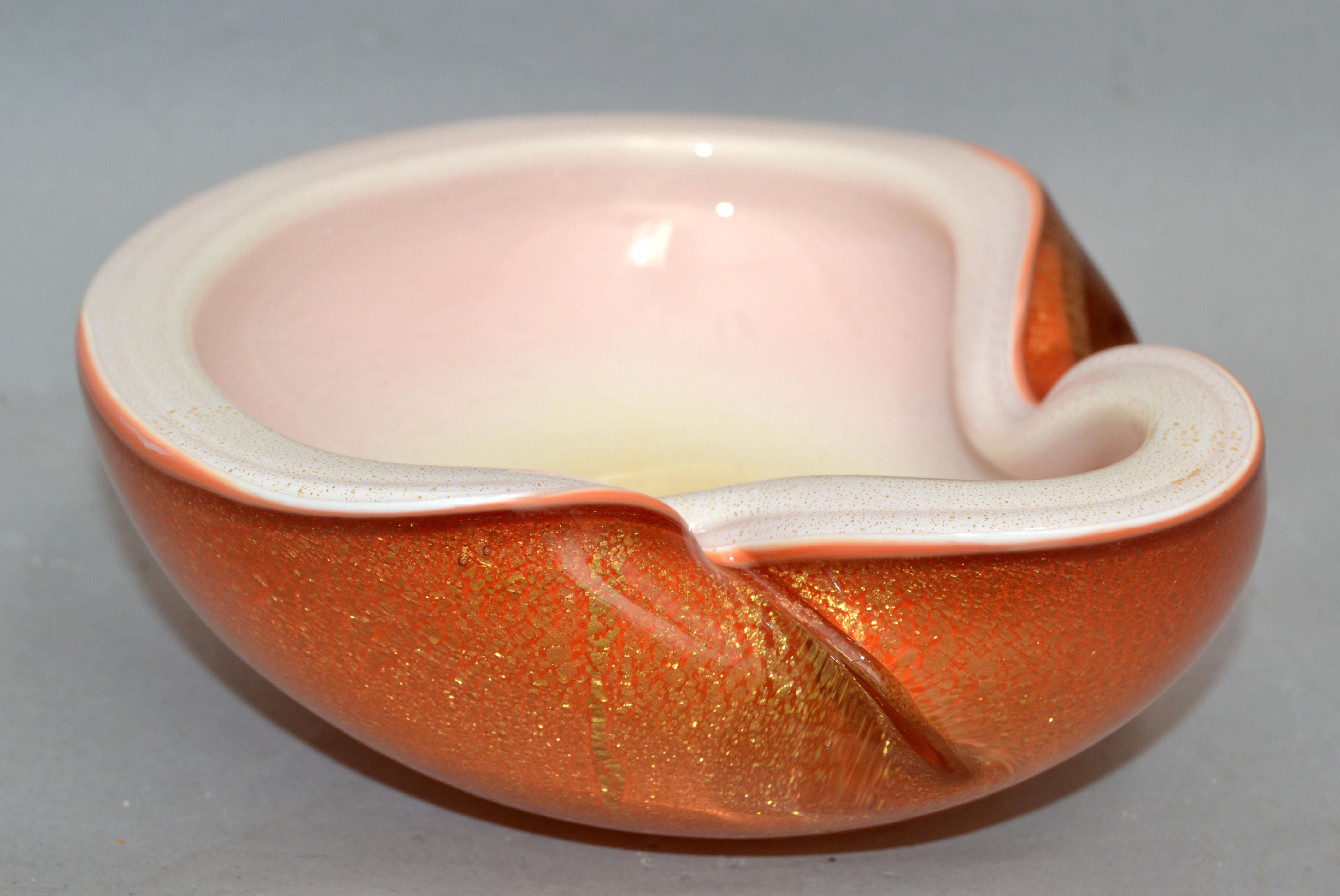 Sommerso Murano Mid-Century Modern art glass triple cased bowl in gold dusted bronze, White & Clear blown glass catchall, made in Italy circa 1960.
Heavy glass bowl with outstanding details.