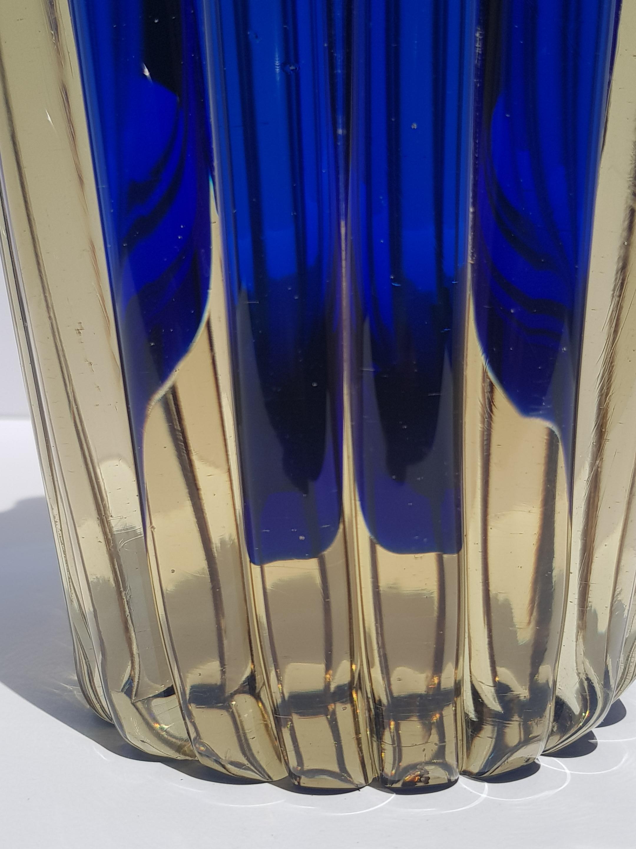 Sommerso Murano Kunstglas Vase Flavio Poli Seguso Gerippt Blau Gold Geformt im Angebot 4
