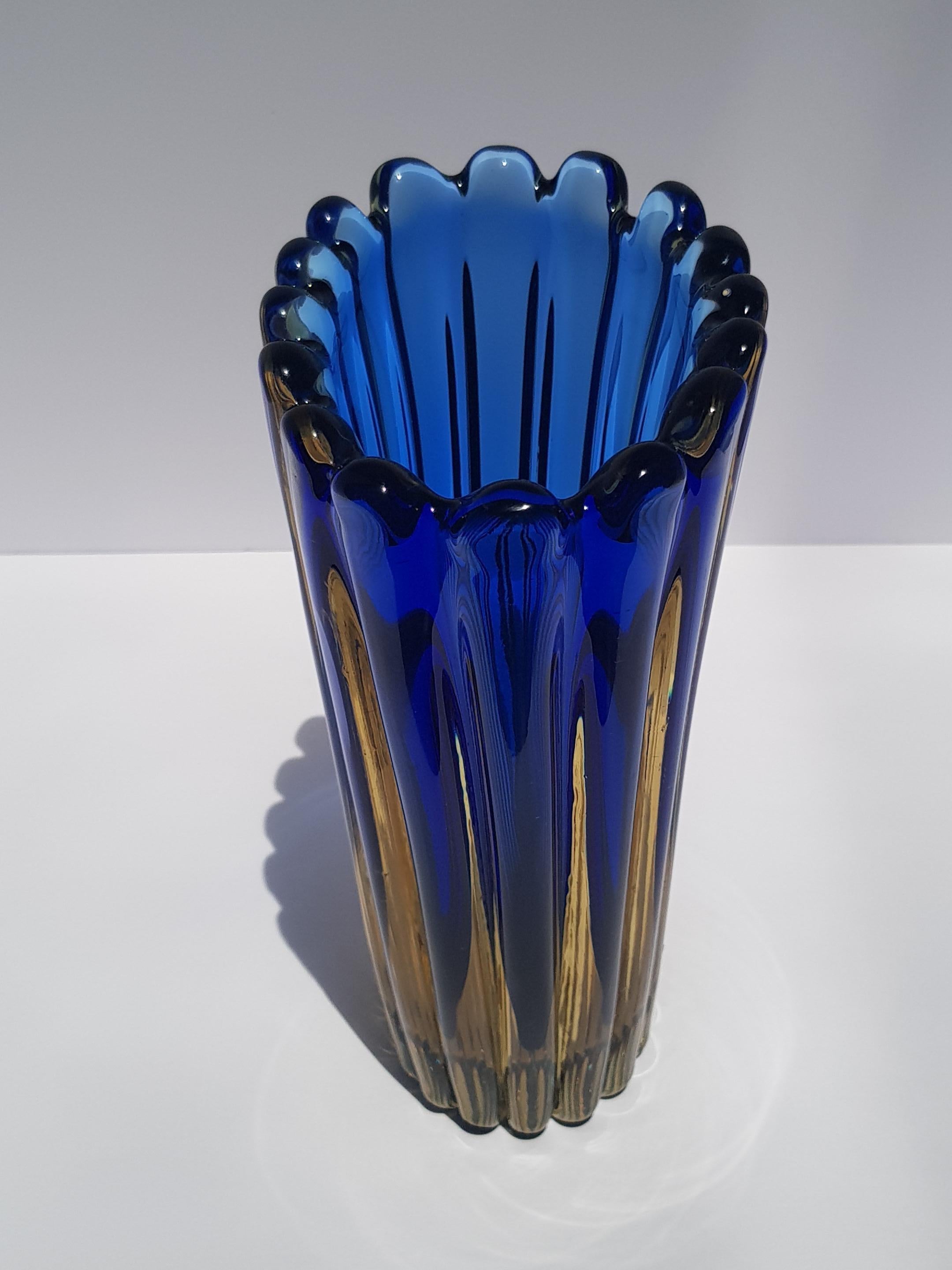 Sommerso Murano Kunstglas Vase Flavio Poli Seguso Gerippt Blau Gold Geformt im Angebot 6
