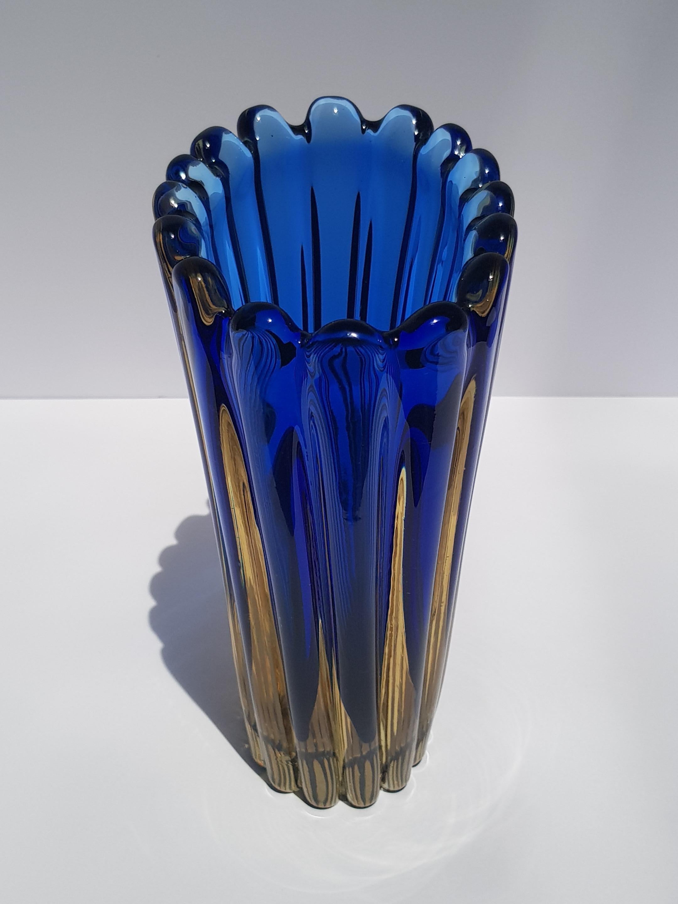 Sommerso Murano Kunstglas Vase Flavio Poli Seguso Gerippt Blau Gold Geformt im Angebot 8