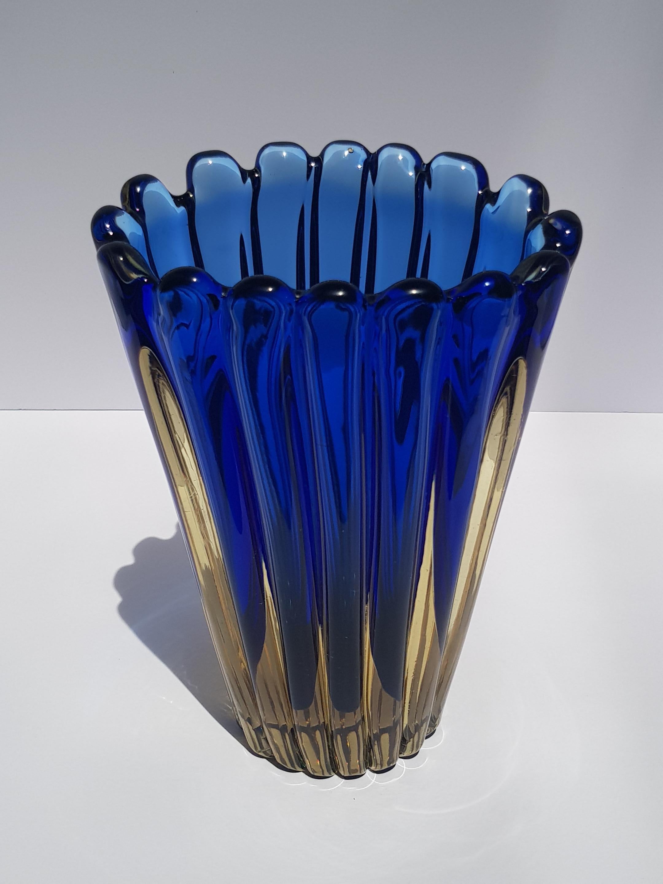 Sommerso Murano Kunstglas Vase Flavio Poli Seguso Gerippt Blau Gold Geformt im Angebot 9