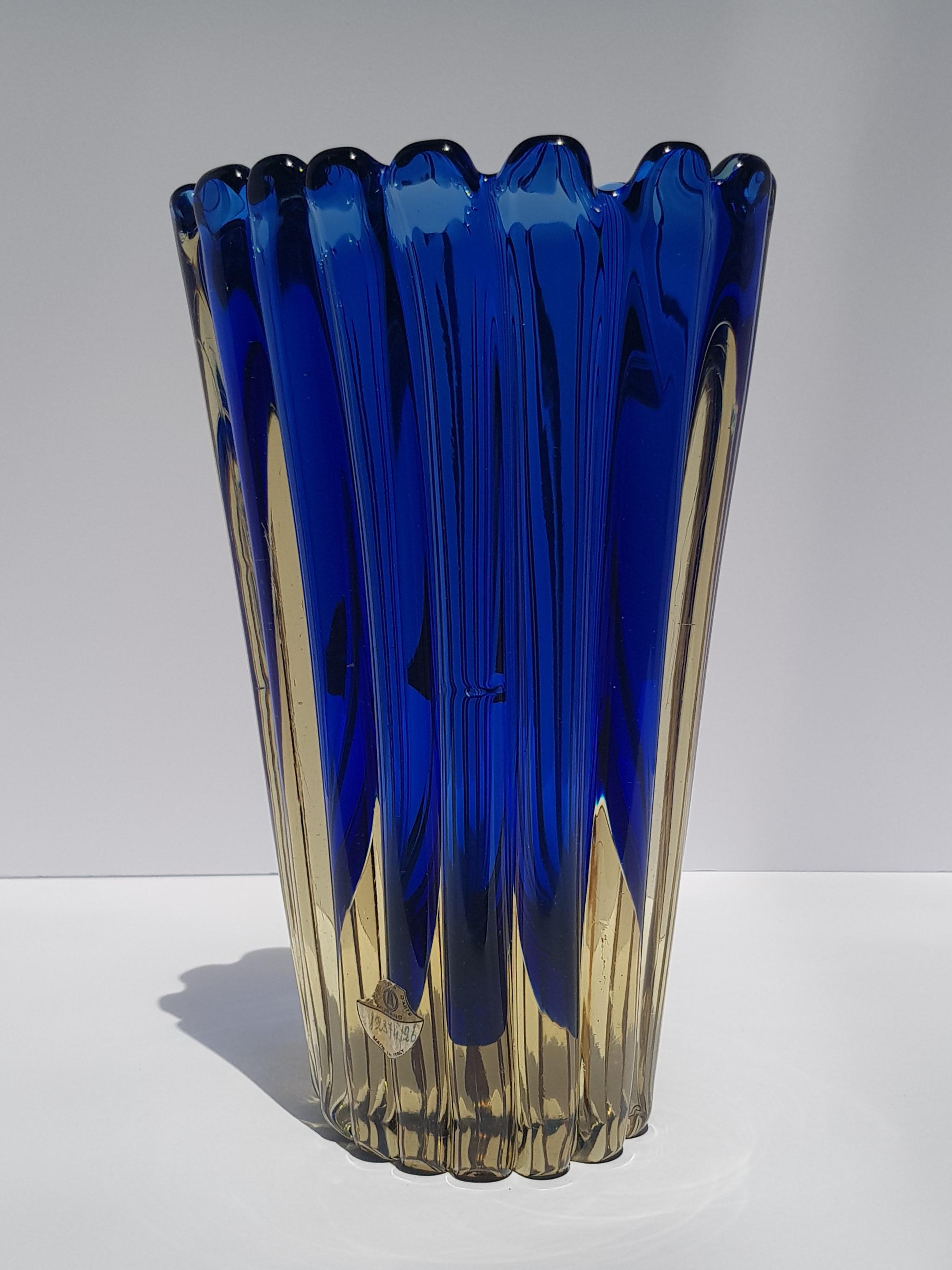 Sommerso Murano Kunstglas Vase Flavio Poli Seguso Gerippt Blau Gold Geformt (Italienisch) im Angebot