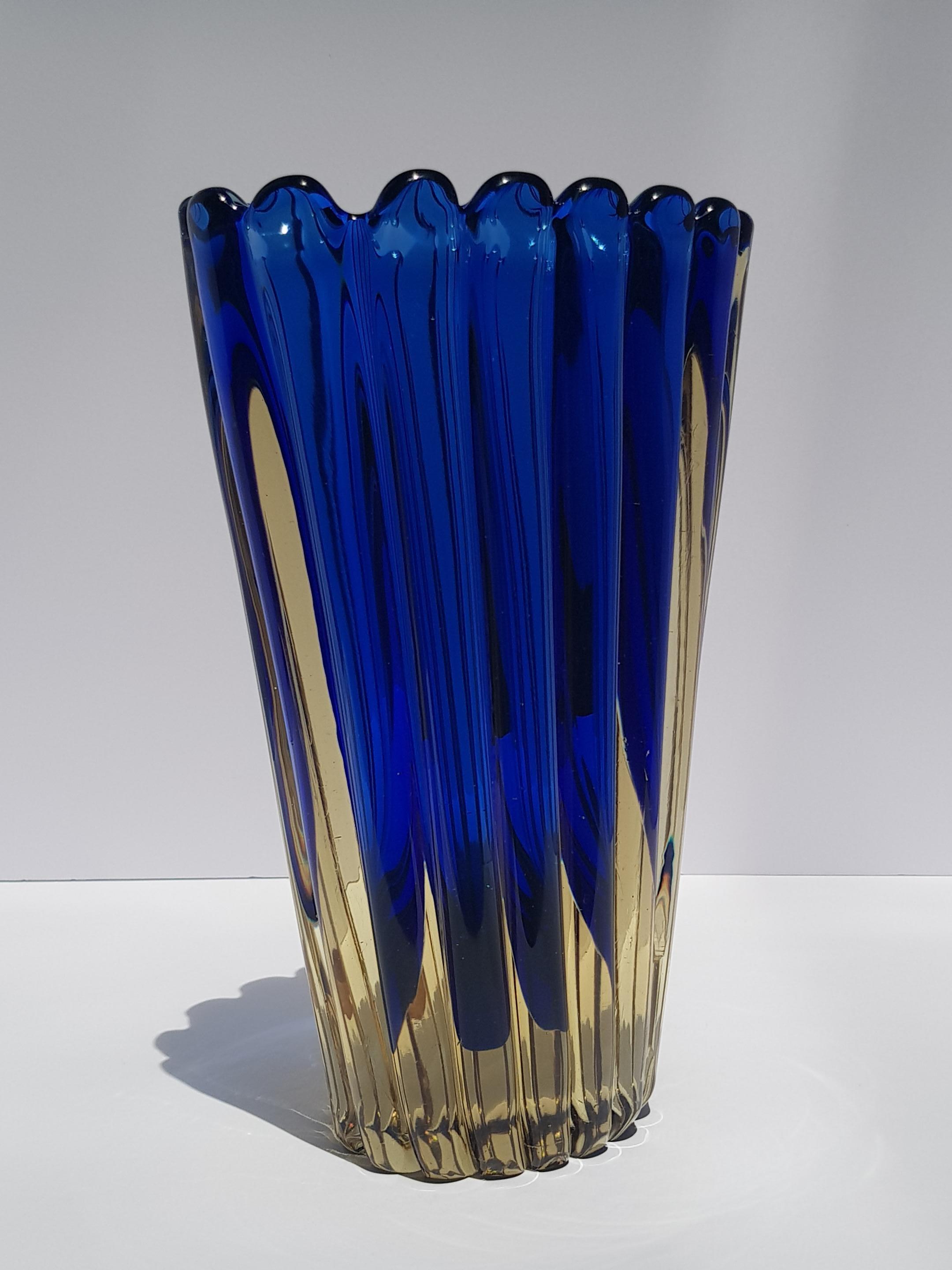 Sommerso Murano Kunstglas Vase Flavio Poli Seguso Gerippt Blau Gold Geformt (20. Jahrhundert) im Angebot