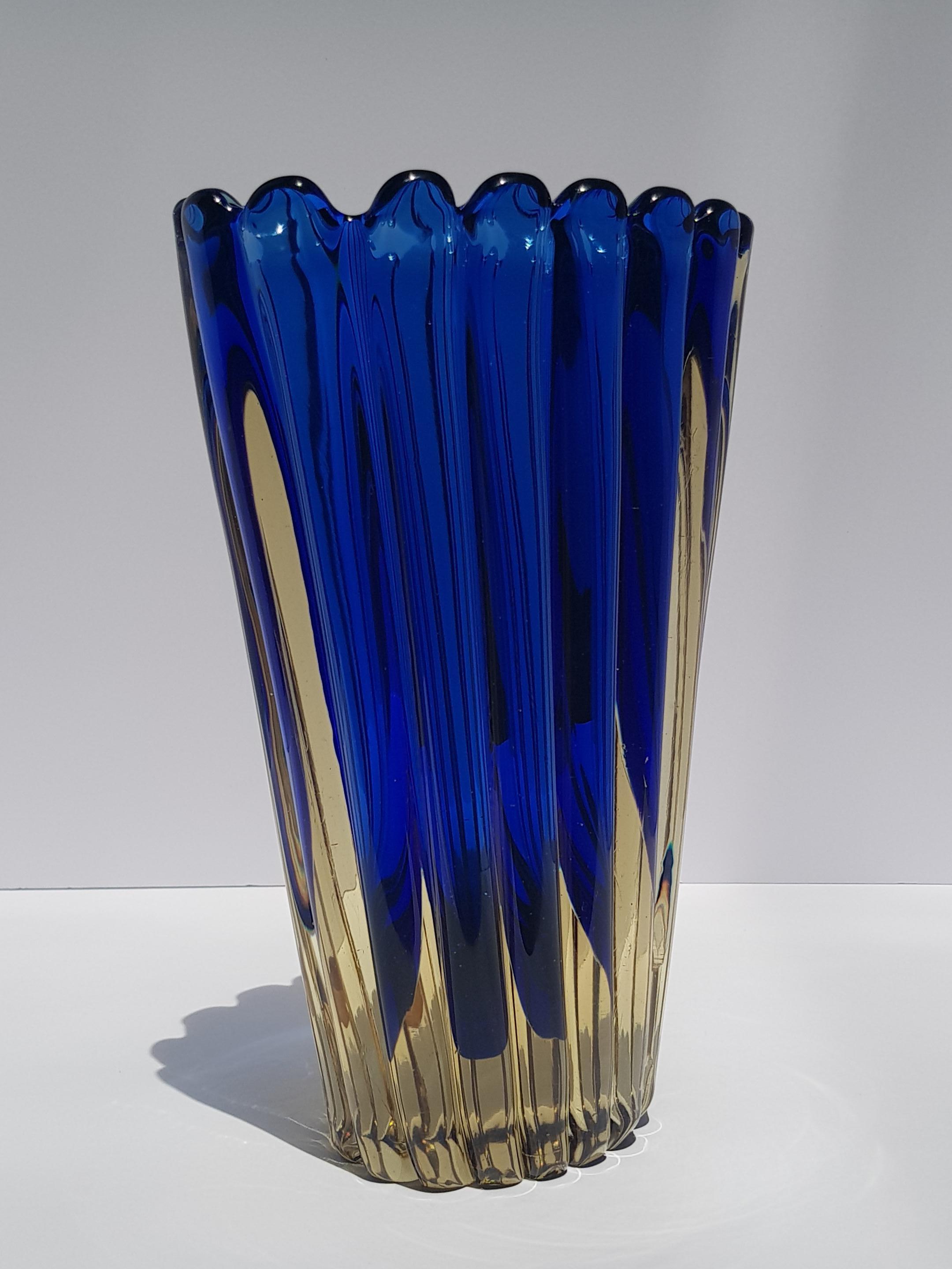 Sommerso Murano Kunstglas Vase Flavio Poli Seguso Gerippt Blau Gold Geformt (Glas) im Angebot