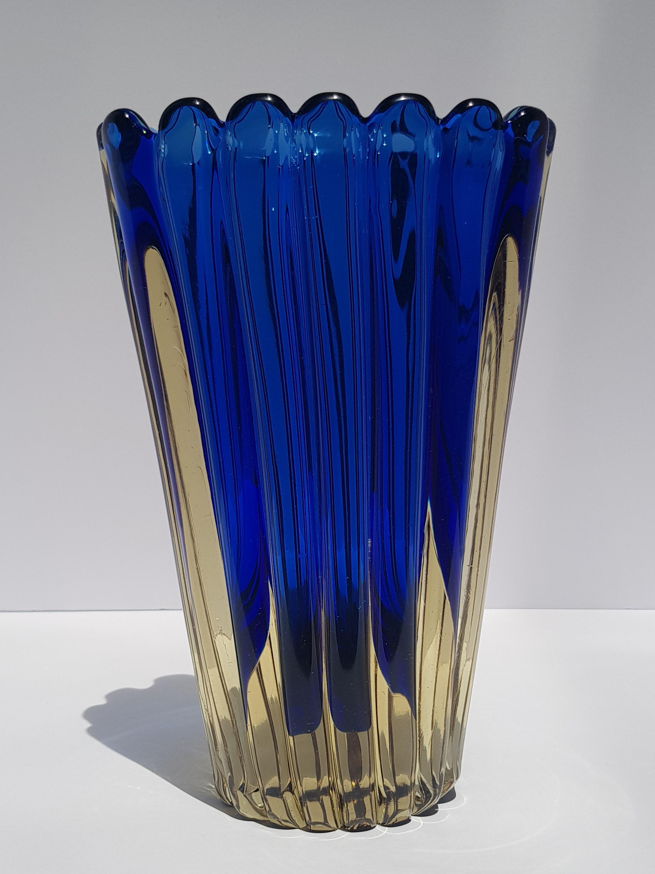 Sommerso Murano Kunstglas Vase Flavio Poli Seguso Gerippt Blau Gold Geformt im Angebot 1
