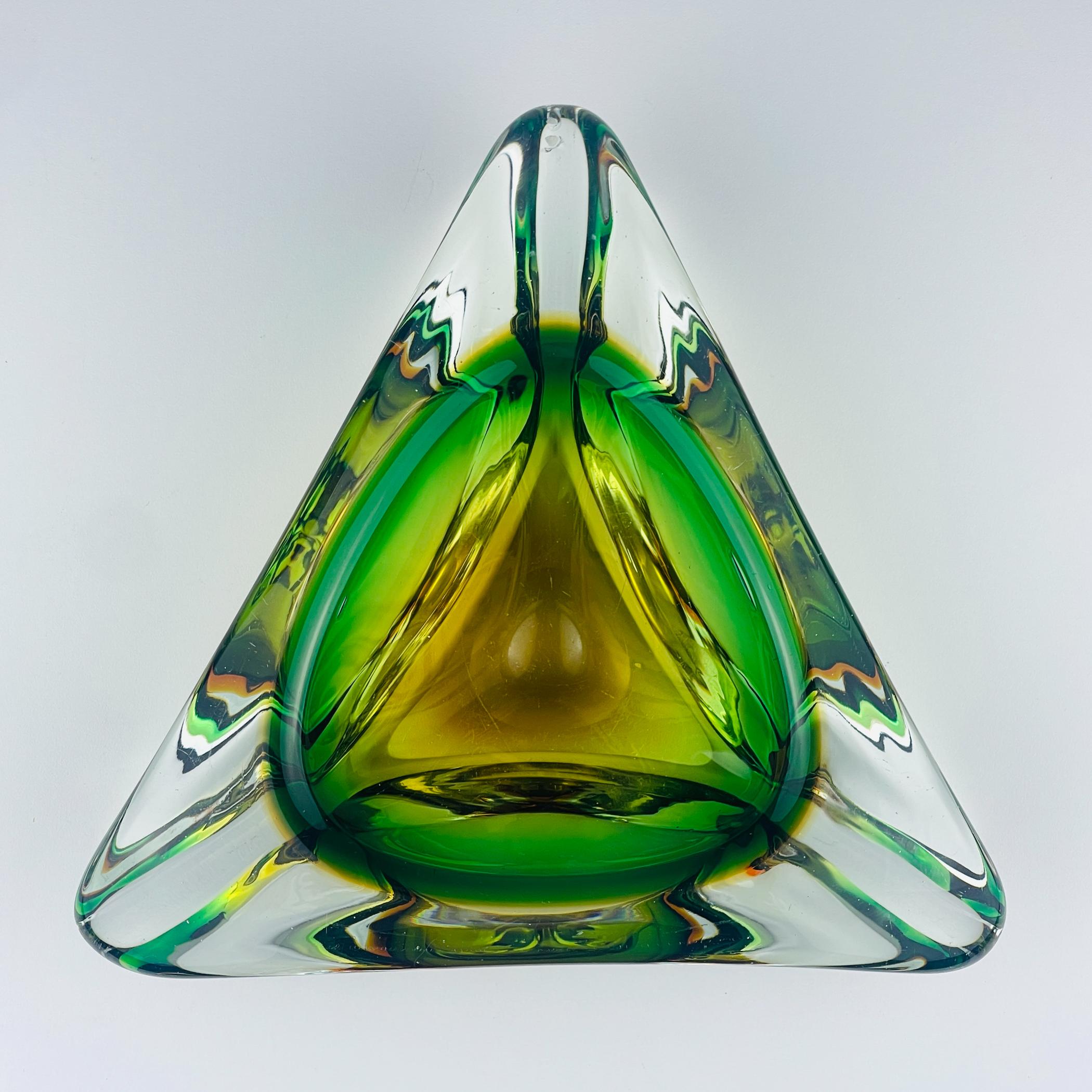 Sommerso Murano-Glas-Aschenbecher von Arte Nuova, Italien, 1960er Jahre im Zustand „Gut“ im Angebot in Miklavž Pri Taboru, SI