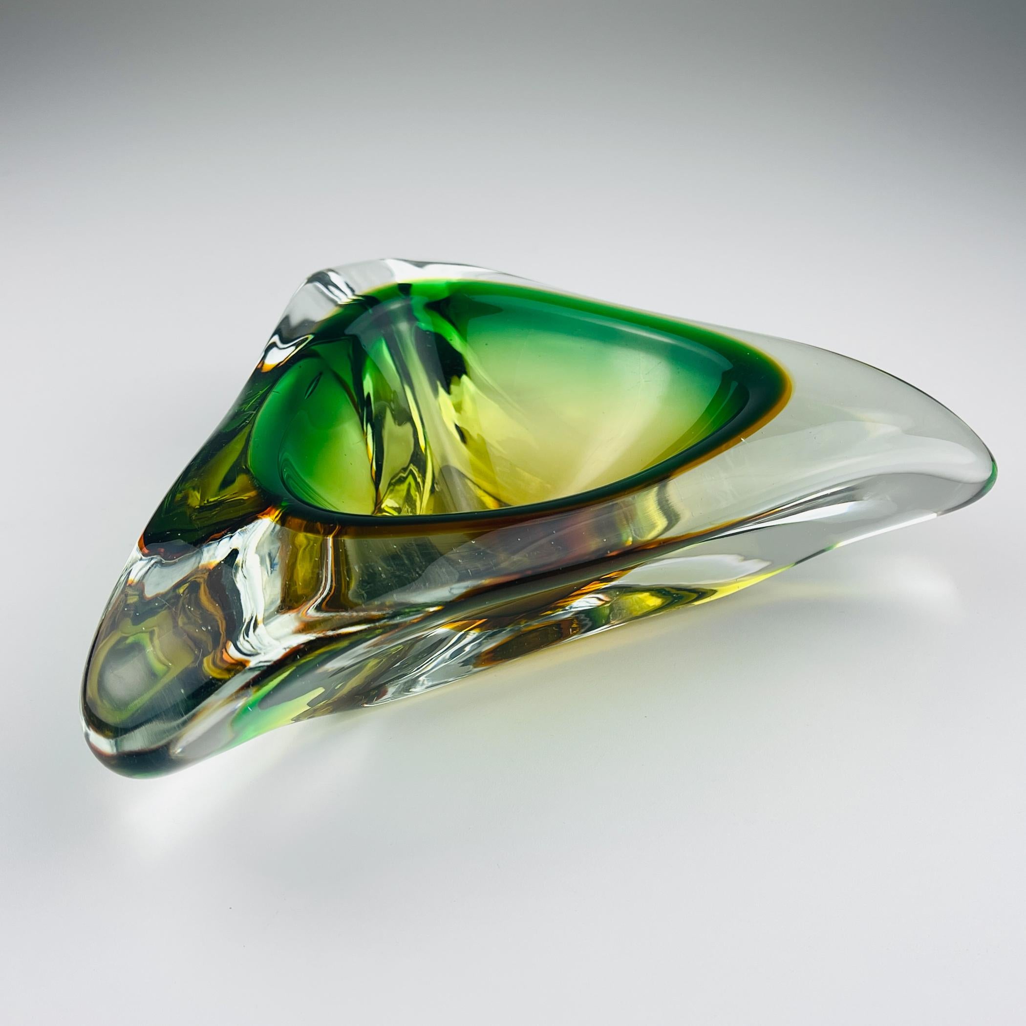 Sommerso Murano-Glas-Aschenbecher von Arte Nuova, Italien, 1960er Jahre (Muranoglas) im Angebot