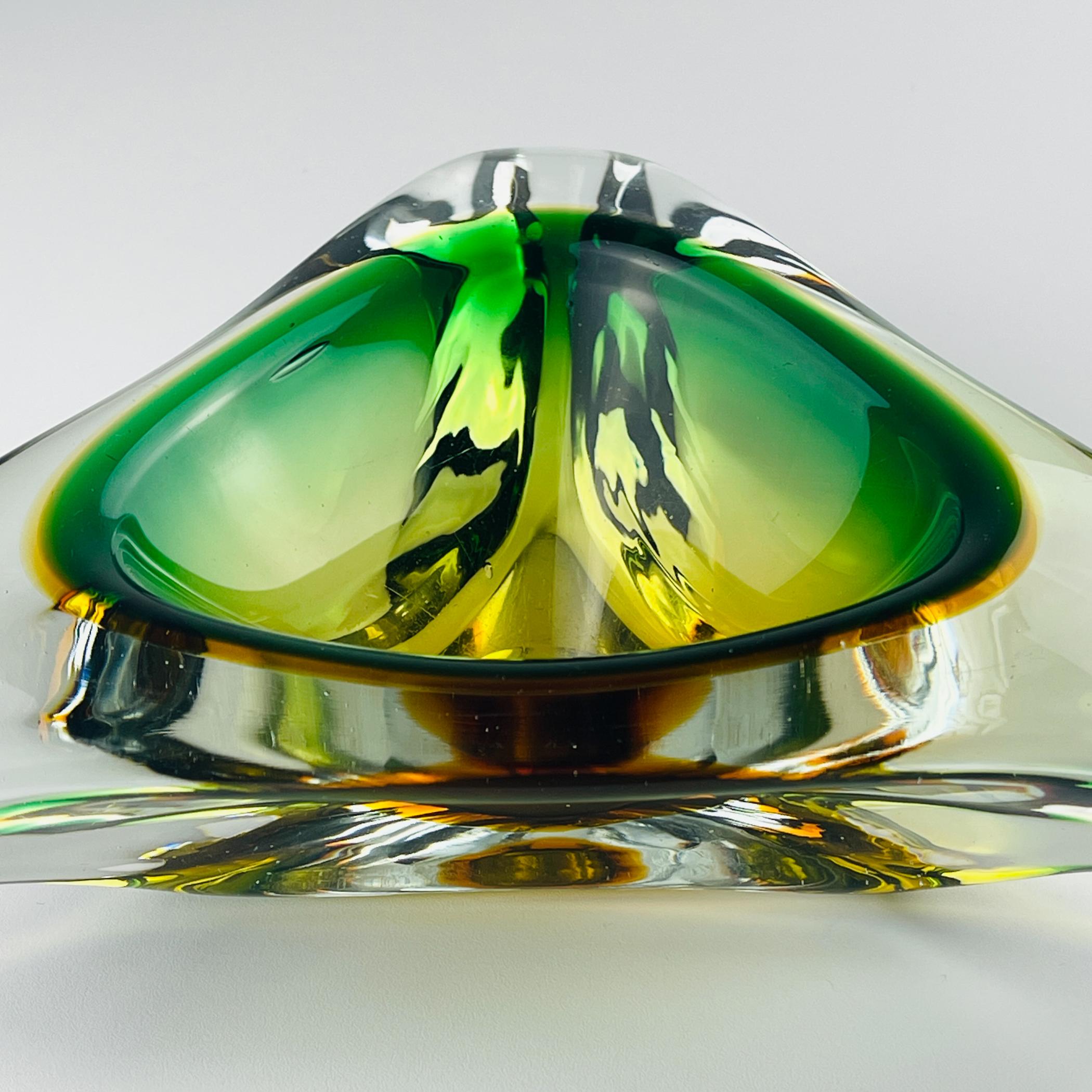 Sommerso Murano-Glas-Aschenbecher von Arte Nuova, Italien, 1960er Jahre im Angebot 1