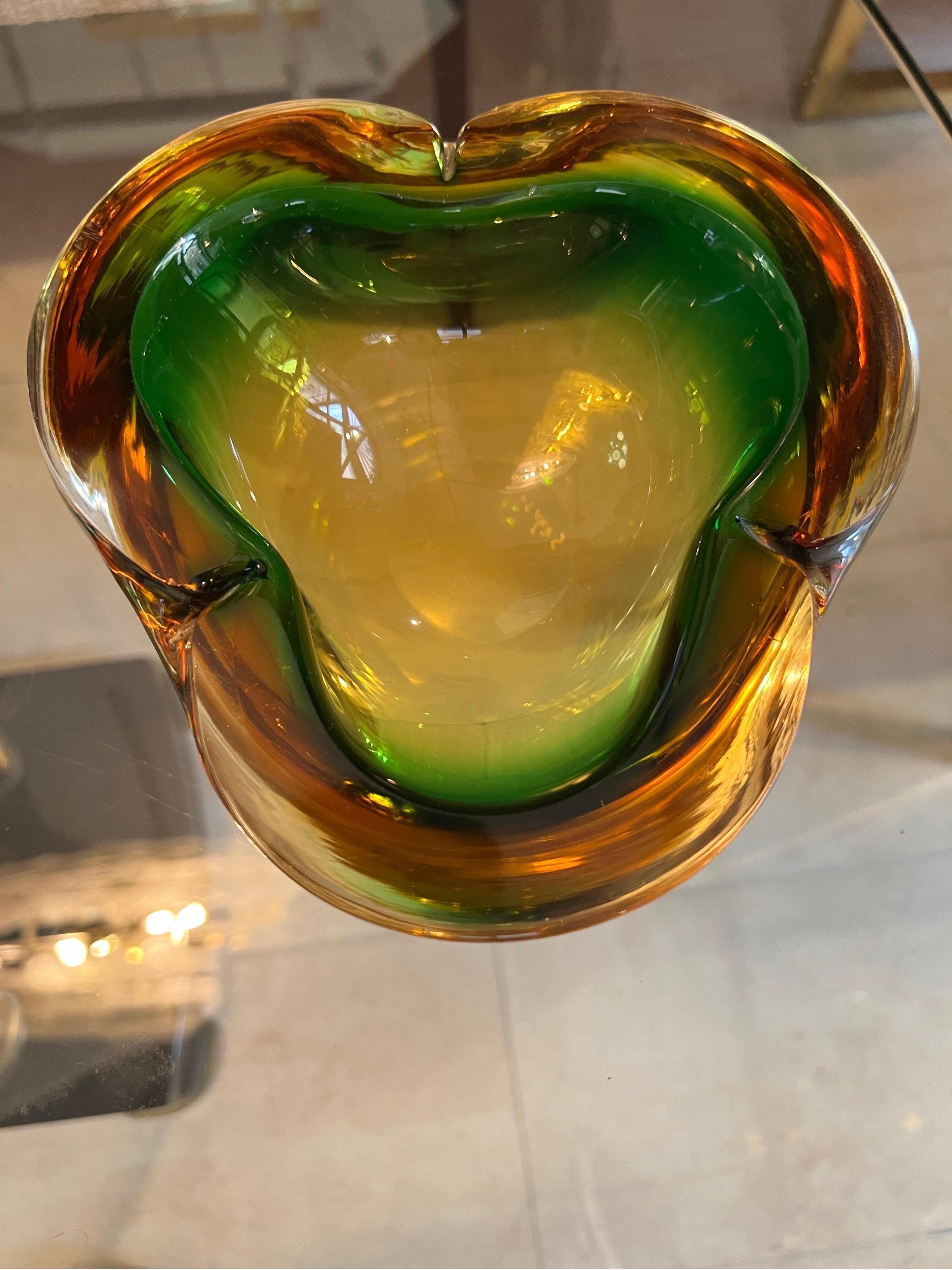 Moderne Cendrier de Murano dans les tons ambrés et verts de Seguso, 1970 en vente