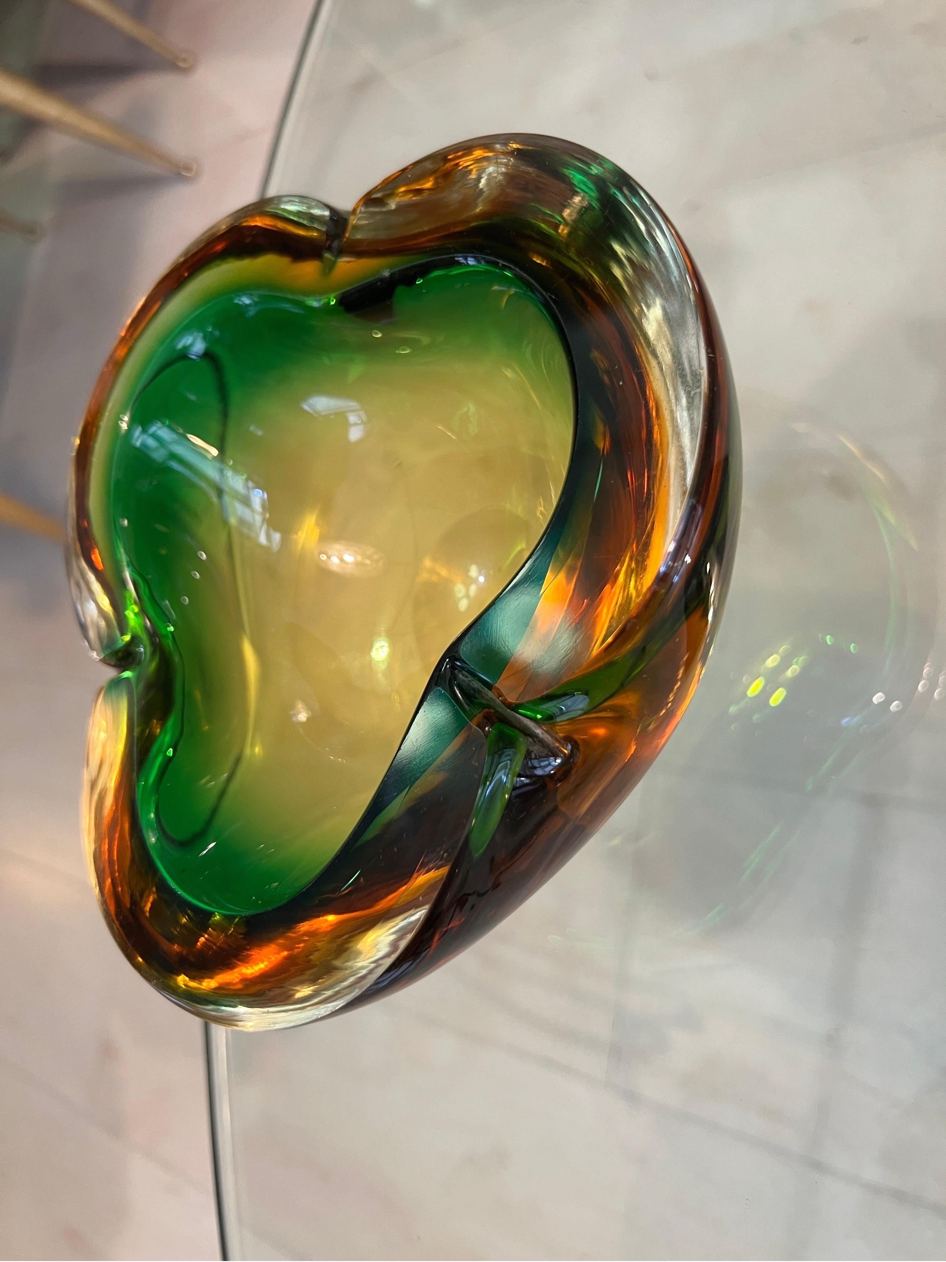 italien Cendrier de Murano dans les tons ambrés et verts de Seguso, 1970 en vente