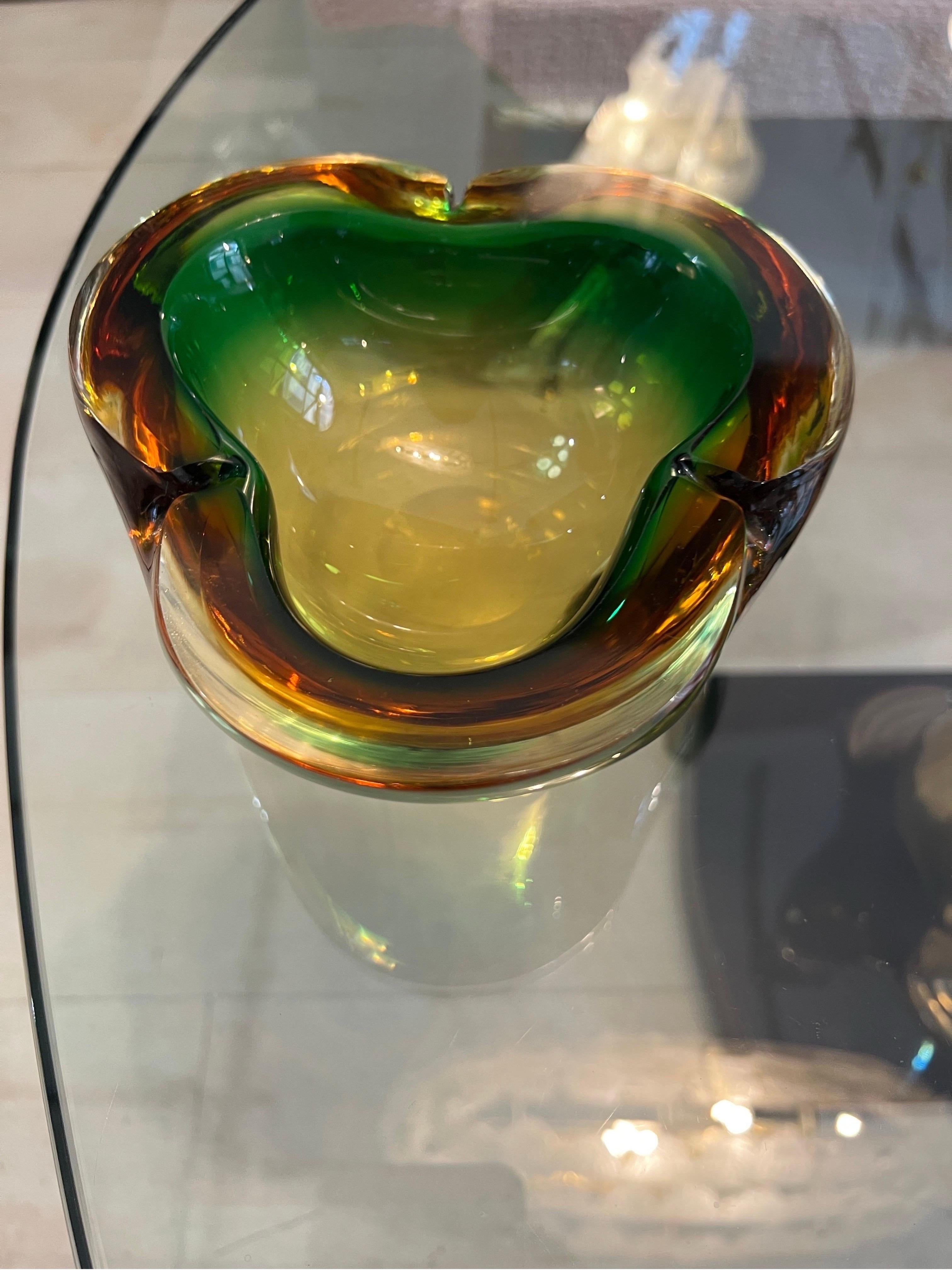 Verre de Murano Cendrier de Murano dans les tons ambrés et verts de Seguso, 1970 en vente