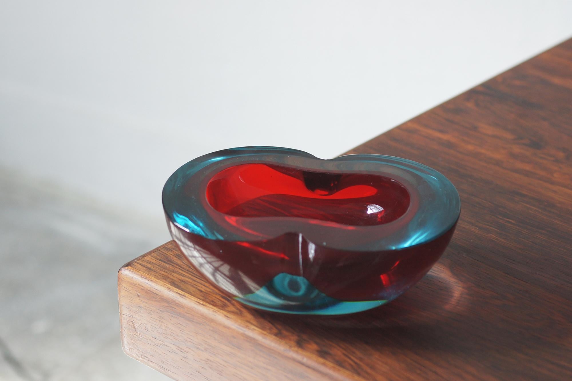 Mid-Century moderno Ciotola in vetro di Murano Sommerso Italia anni '70 in vendita