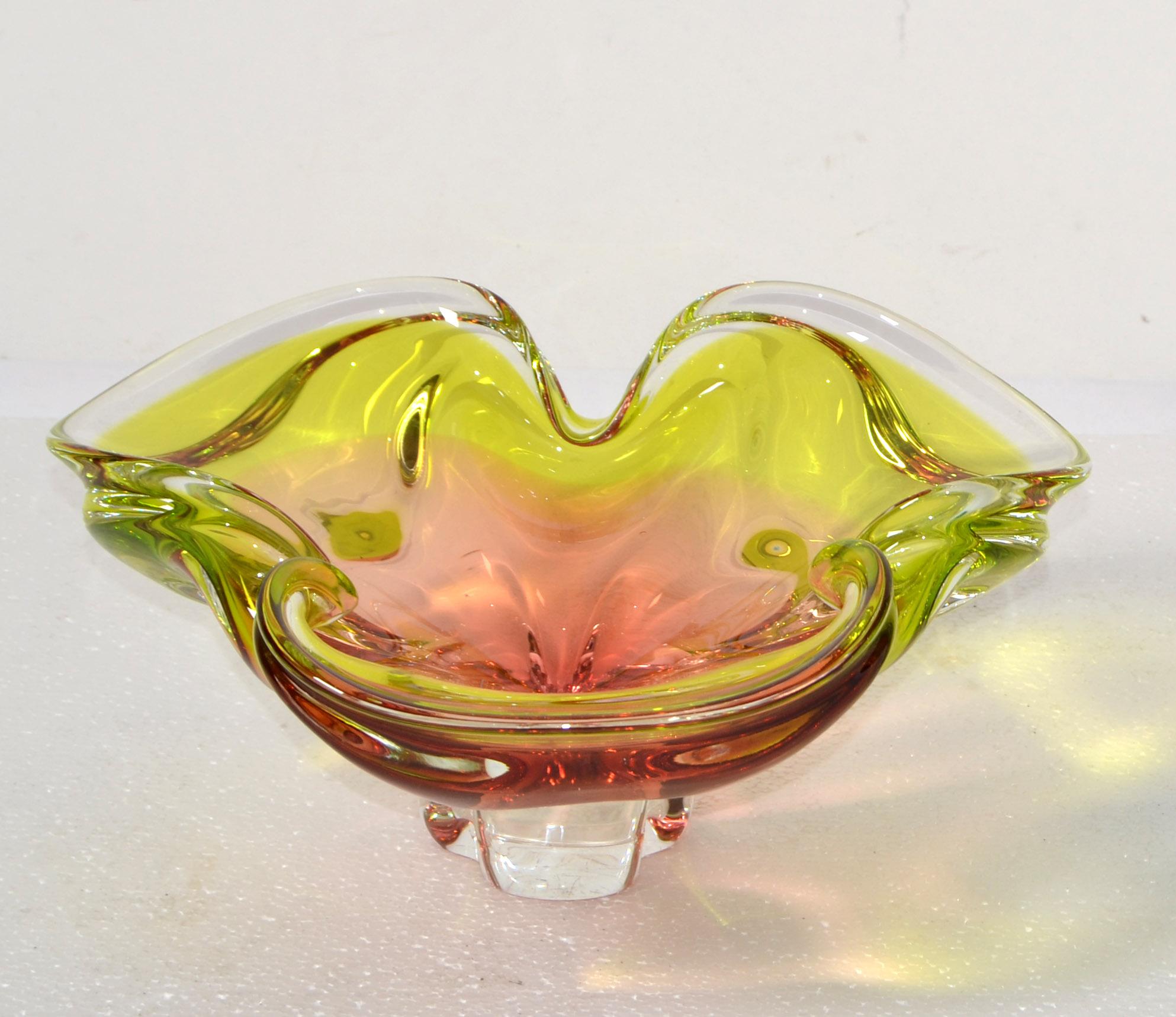 Italian Sommerso Murano Glass Clover Shape Bowl Catchall Rose Green Clear Colors Seguso  For Sale