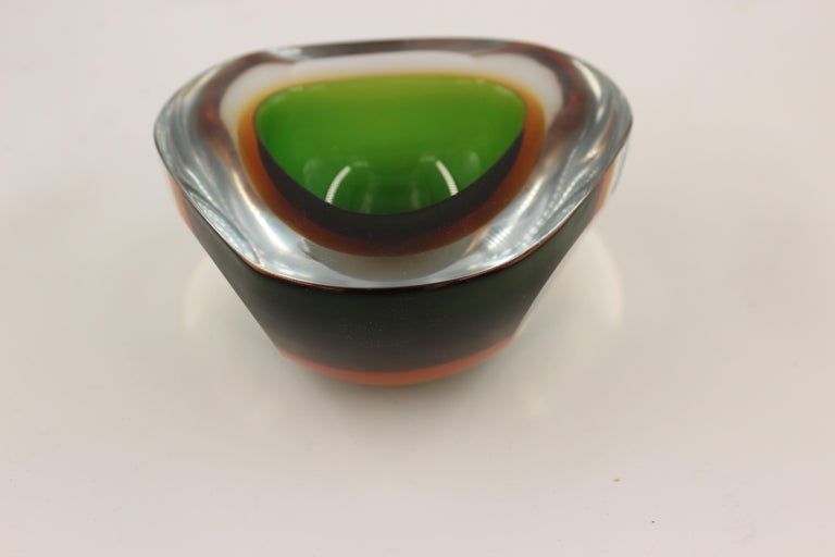 Sommerso Murano glass decorative bowl attributed to Flavio Poli, Italy, 1960.