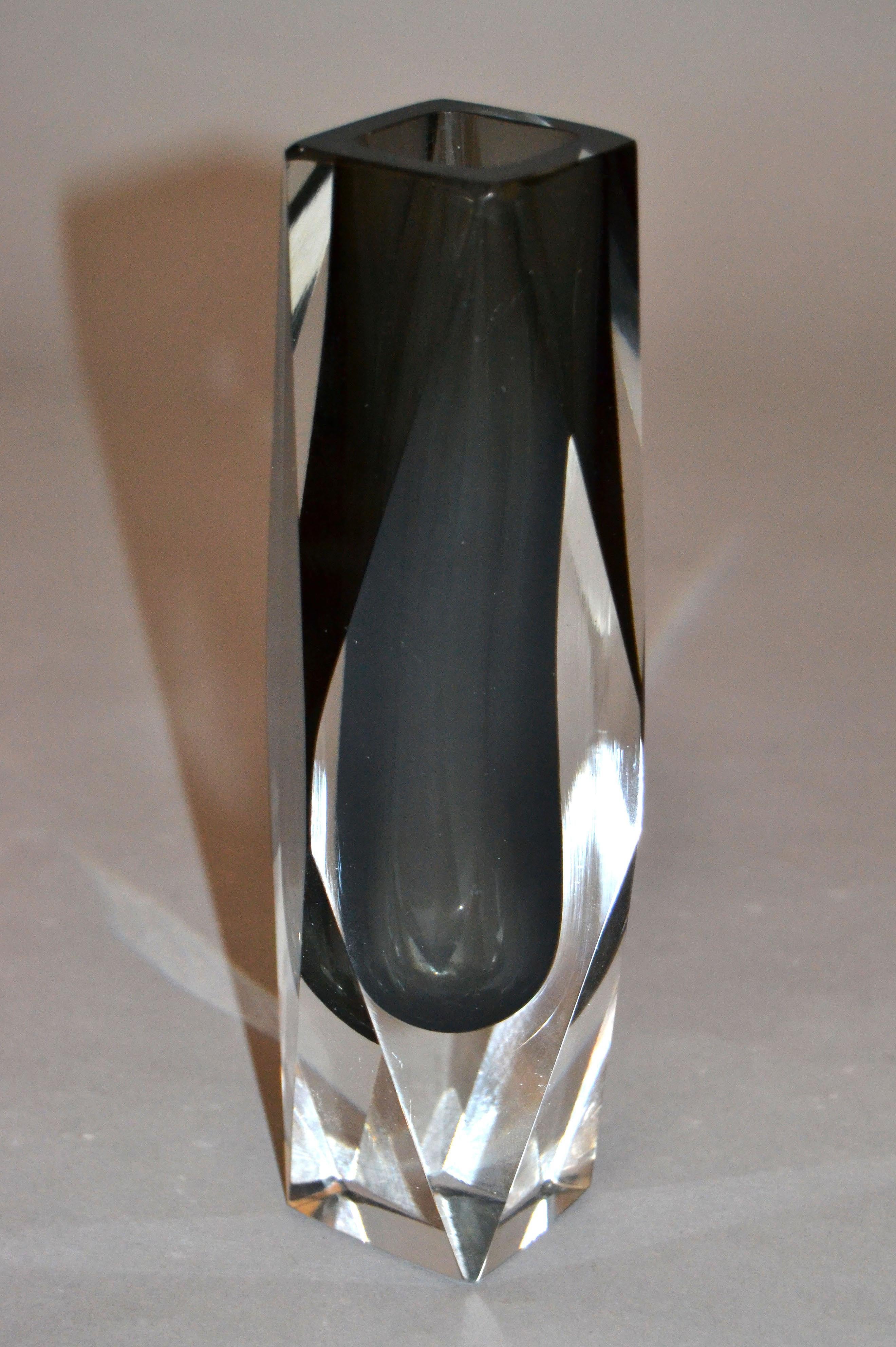 Stunning faceted Sommerso Murano glass, art glass vase in smoked and clear glass made by Alessandro Mandruzzato.
Looks amazing from any angle.
No markings.