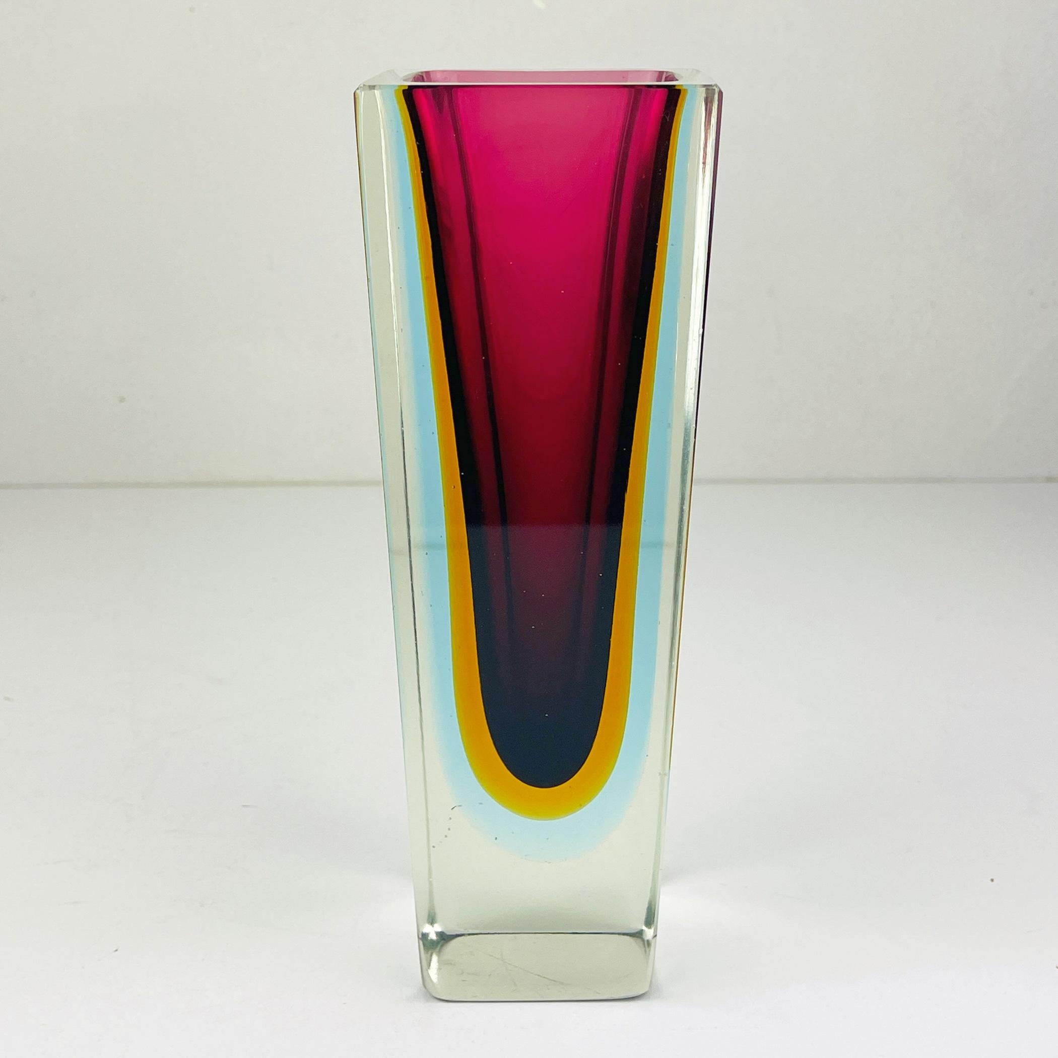 Vintage geometric sommerso murano glass hand-cut vases by Alessandro Mandruzzato style Flavio Poli made in Italy in the 1970s. World-renowned as one of the most prolific and accomplished makers of Murano glass vases and objects, Flavio Poli has