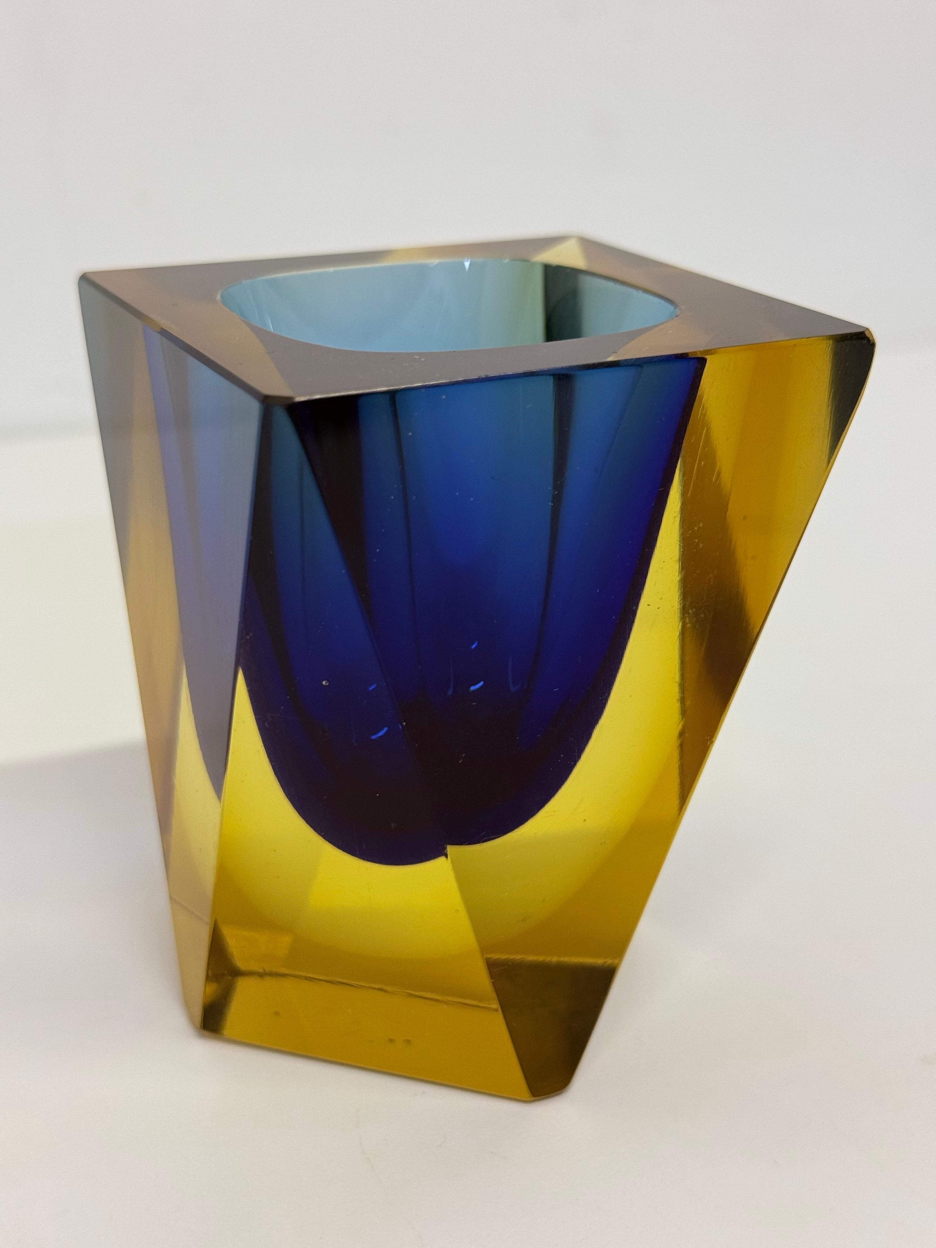Vaso piccolo sfaccettato in vetro di Murano Sommerso, anni '70 in vendita 5