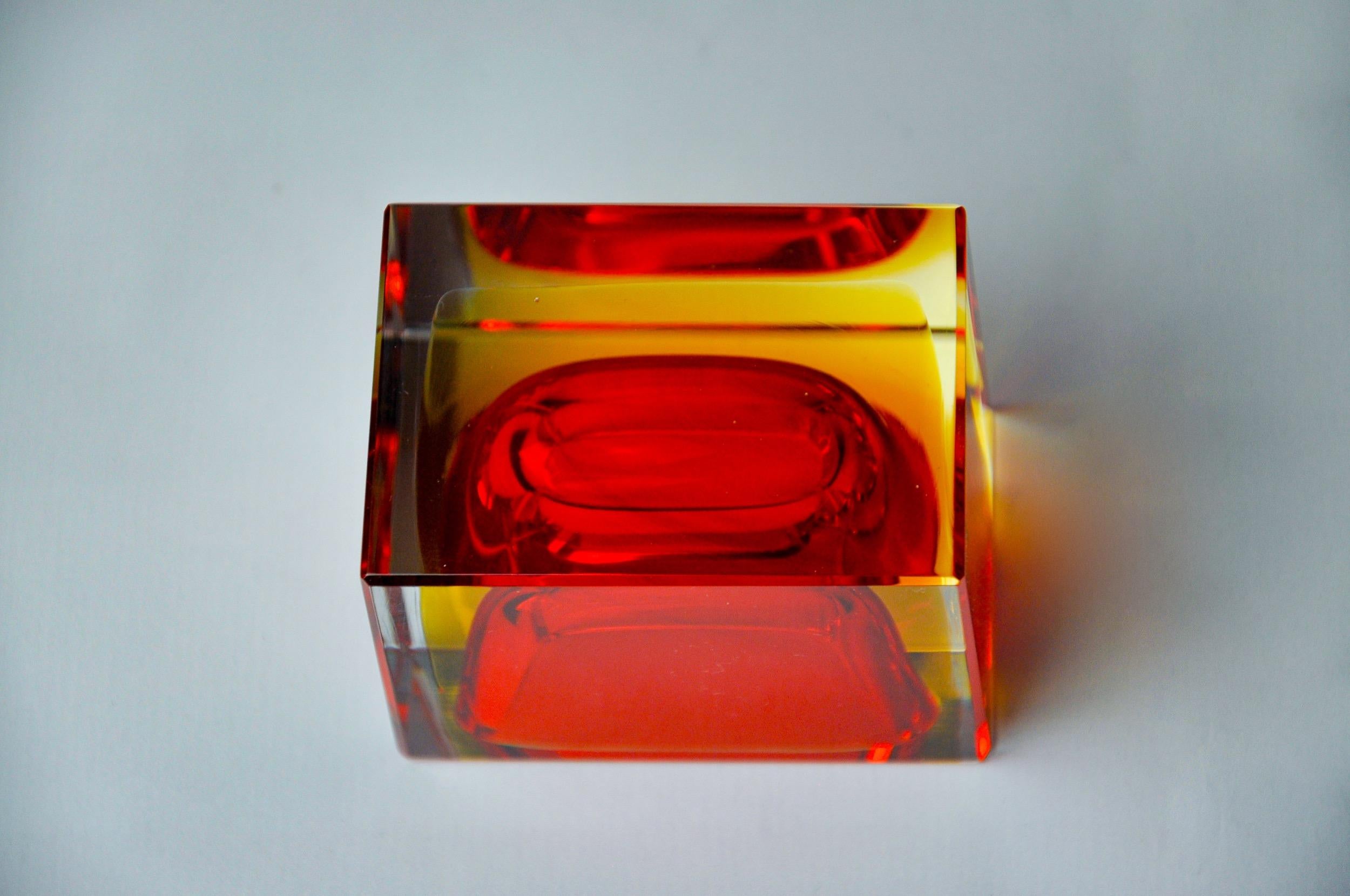 Posacenere Sommerso rosso e giallo di Seguso, Murano, Italia, 1970 in vendita 1