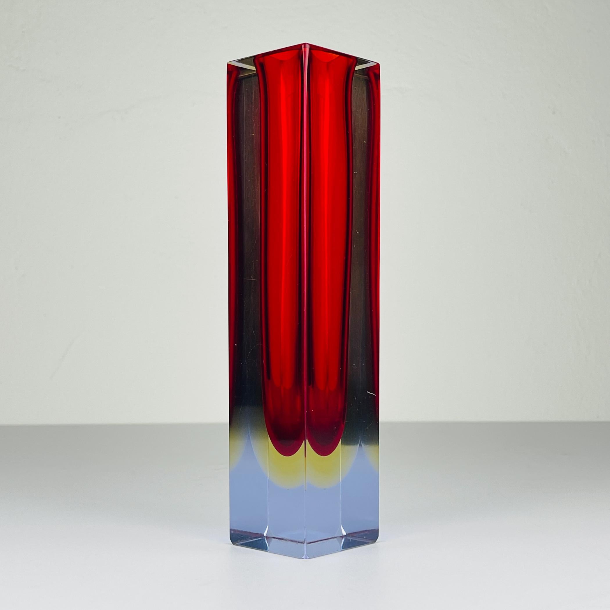Mid-Century moderno Vaso in vetro di Murano Sommerso rosso, stile Flavio Poli, Italia anni '70 in vendita