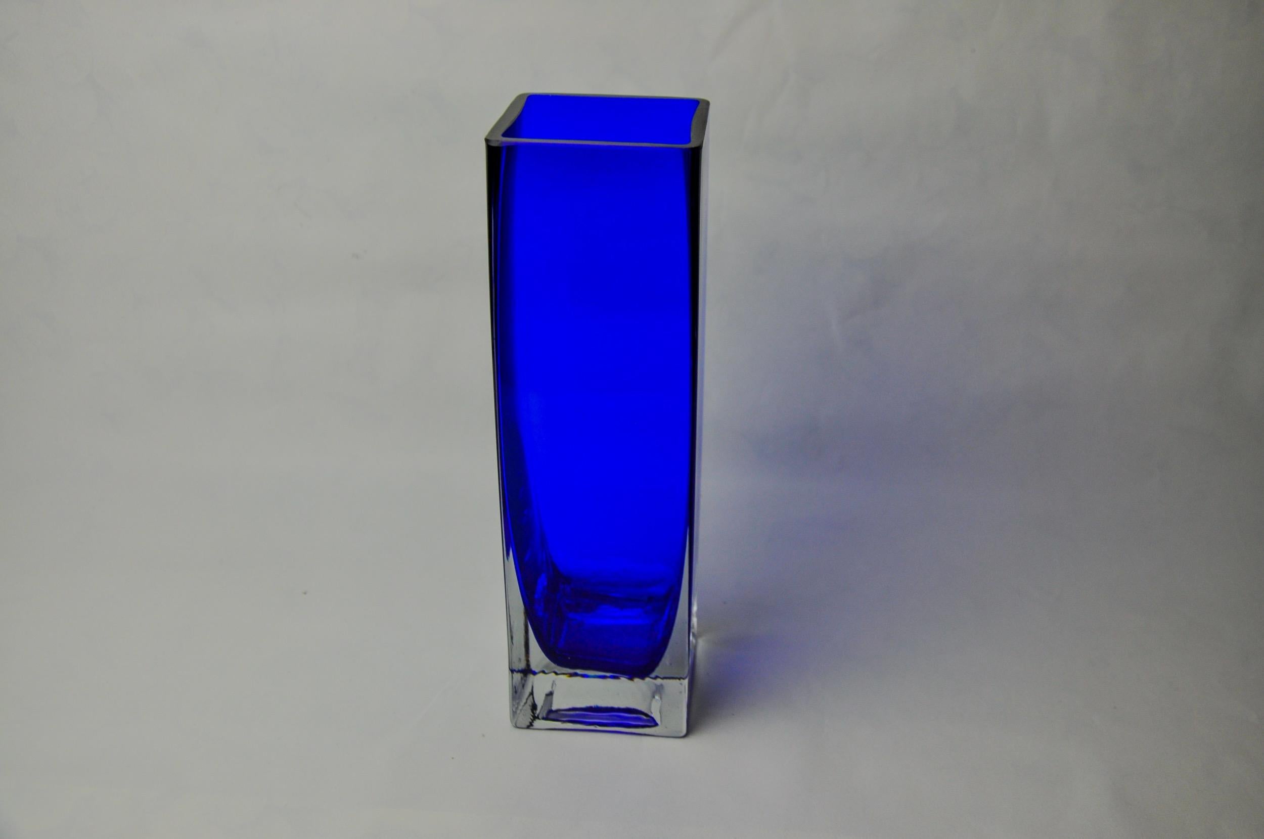Hollywood Regency Sommerso Vase by Petr hora, blue glass, Czech Republic, 1970 For Sale