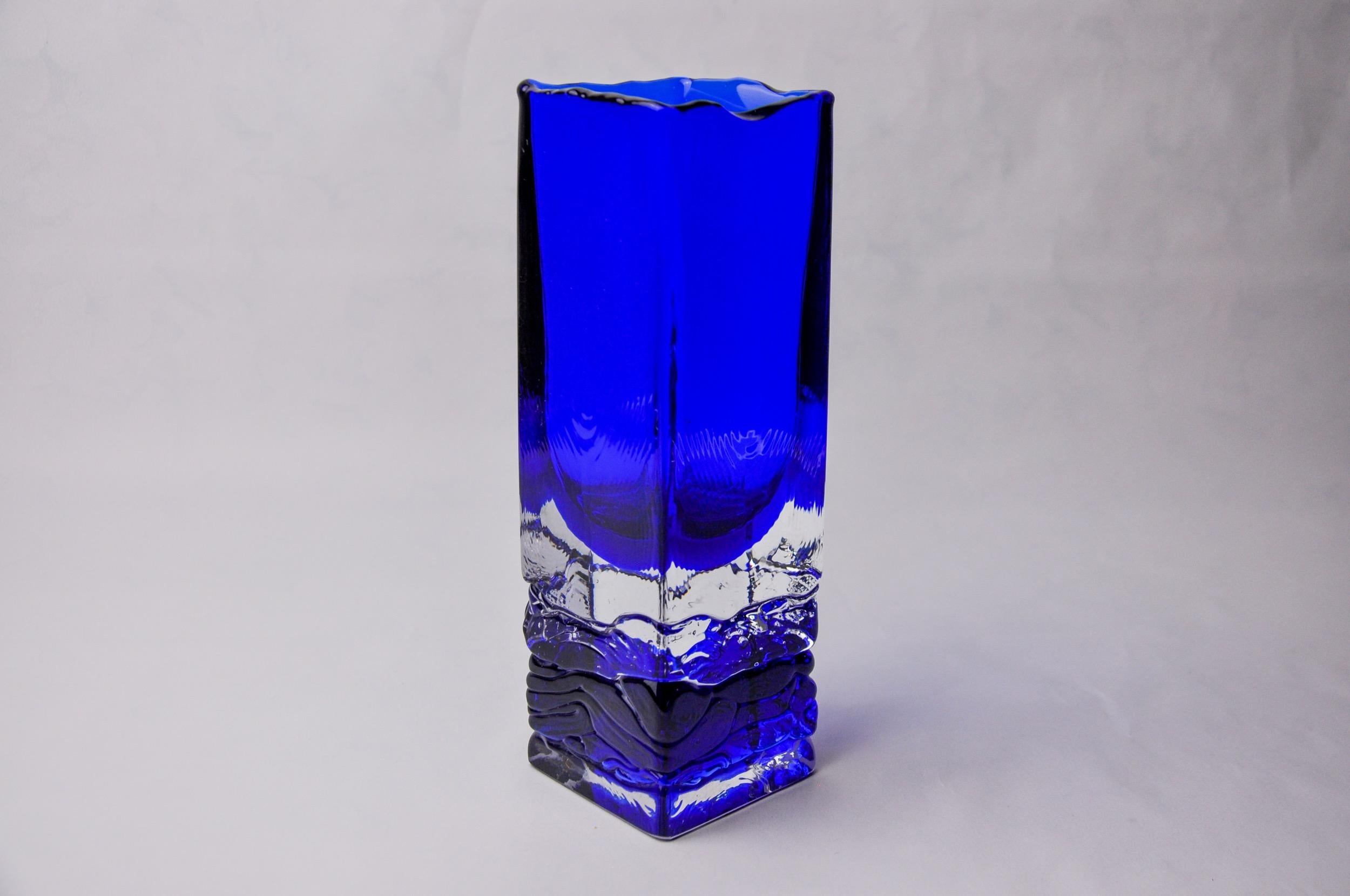 Hollywood Regency Sommerso vase by Petr hora, blue glass, Czech Republic, 1970 For Sale