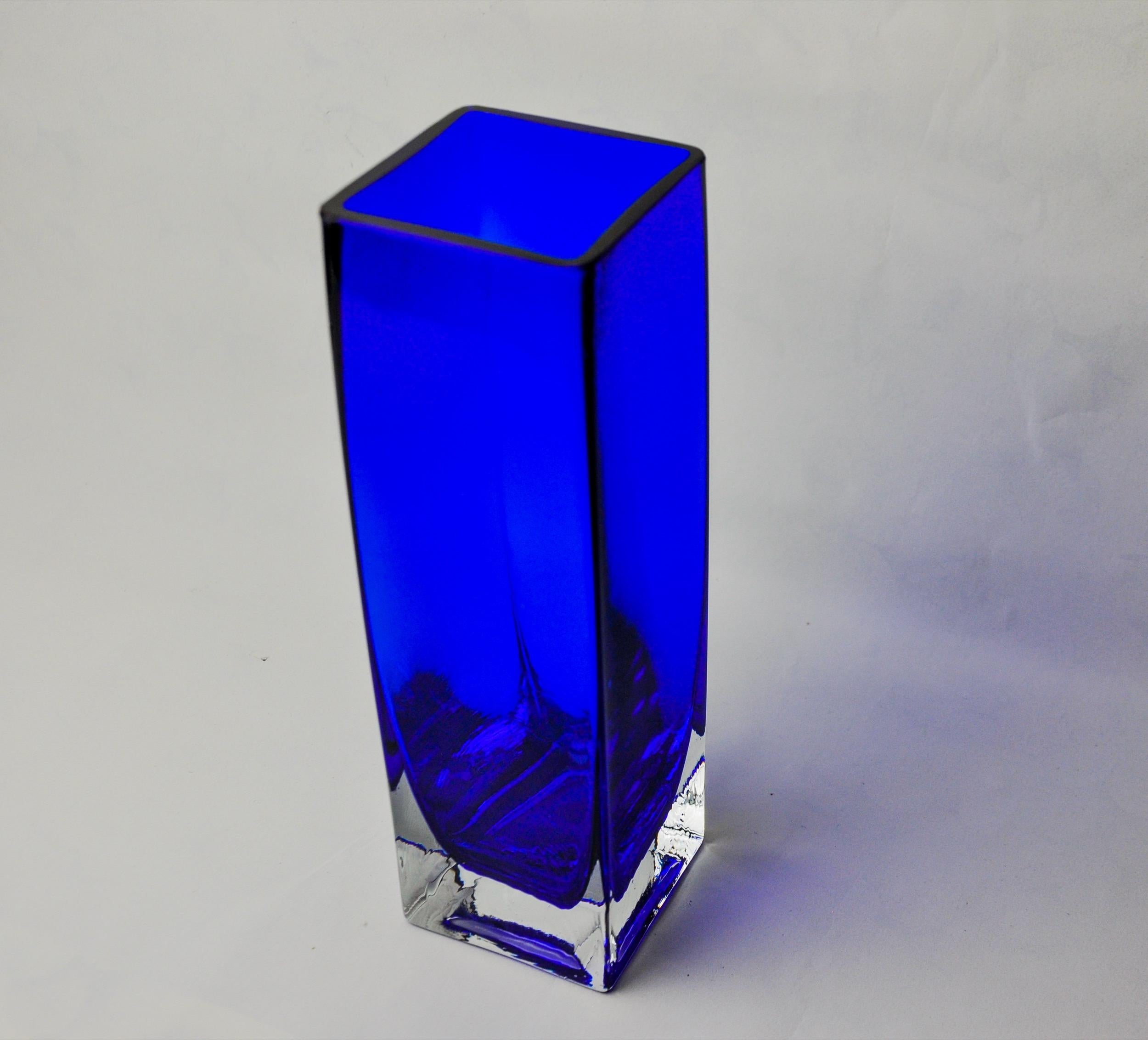 Sommerso Vase by Petr hora, blue glass, Czech Republic, 1970 In Good Condition For Sale In BARCELONA, ES