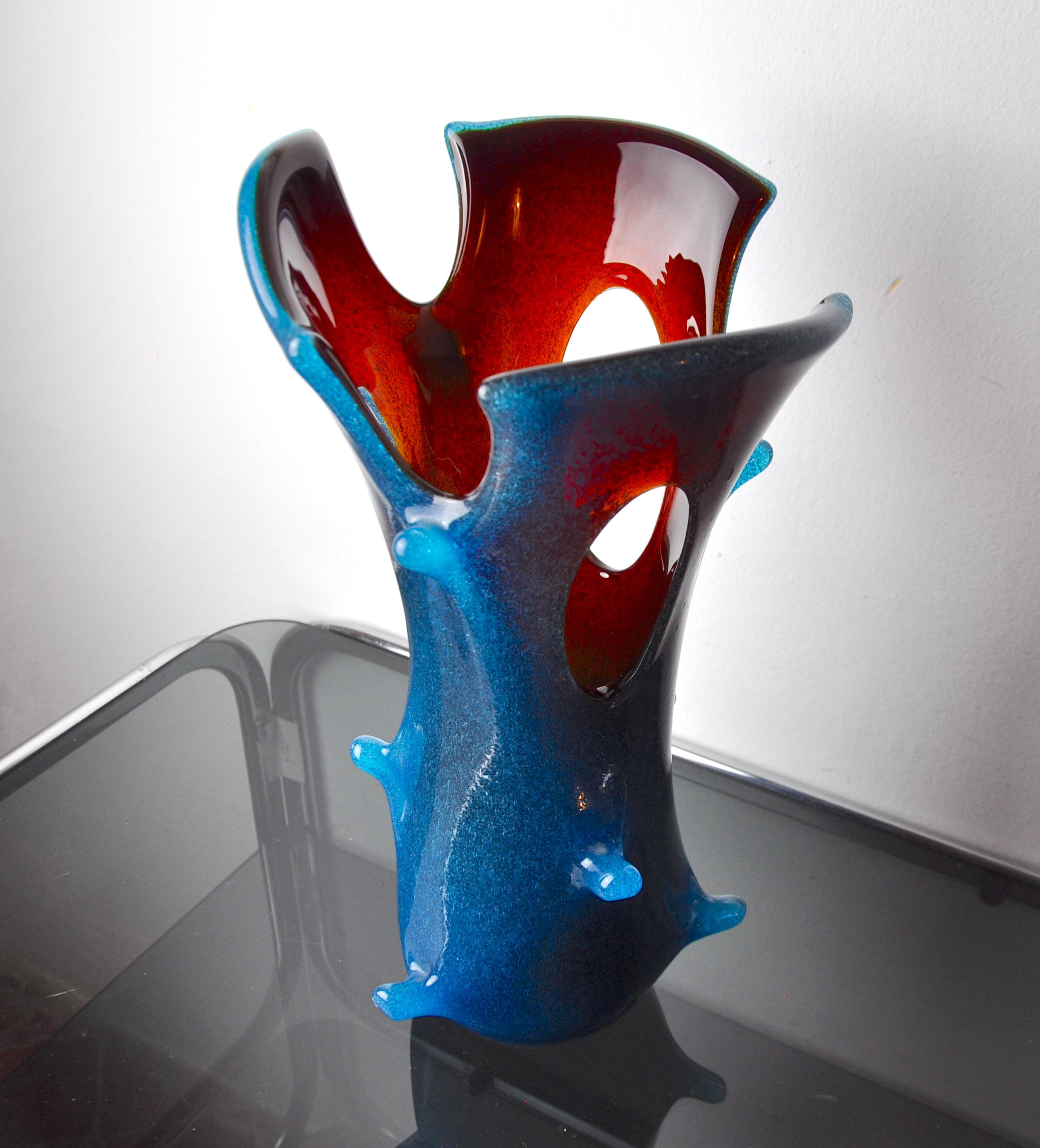 Sommerso vase by seguso in two-tone murano glass, Italy, 1970 In Good Condition For Sale In BARCELONA, ES