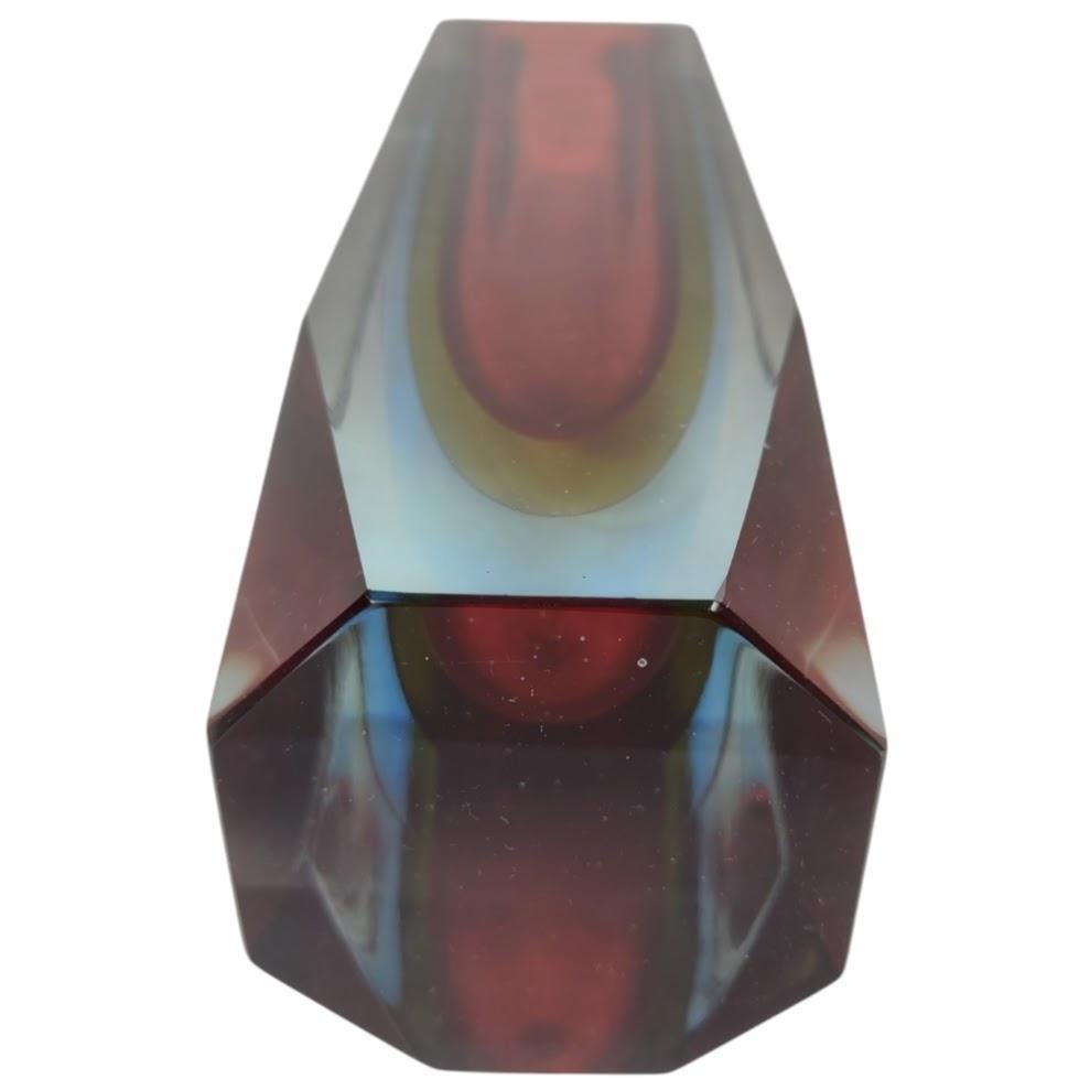 Hand-Crafted Sommerso Vase Faceted Murano Glass in red and amber For Sale