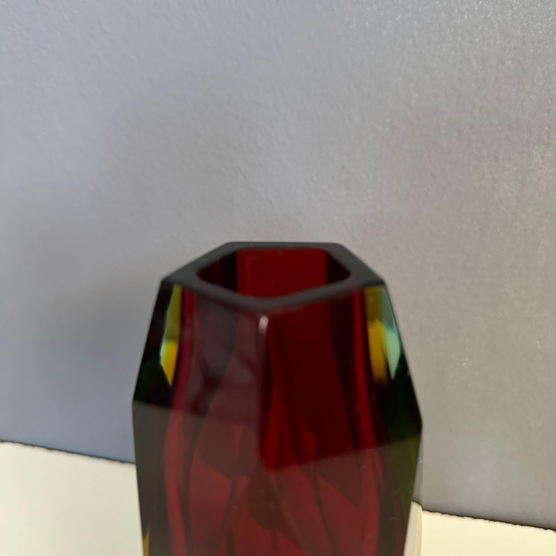 Sommerso-Vase aus burgundergelbem Murano-Glas, italienische Herstellung, 1960er Jahre im Zustand „Gut“ in Milan, IT