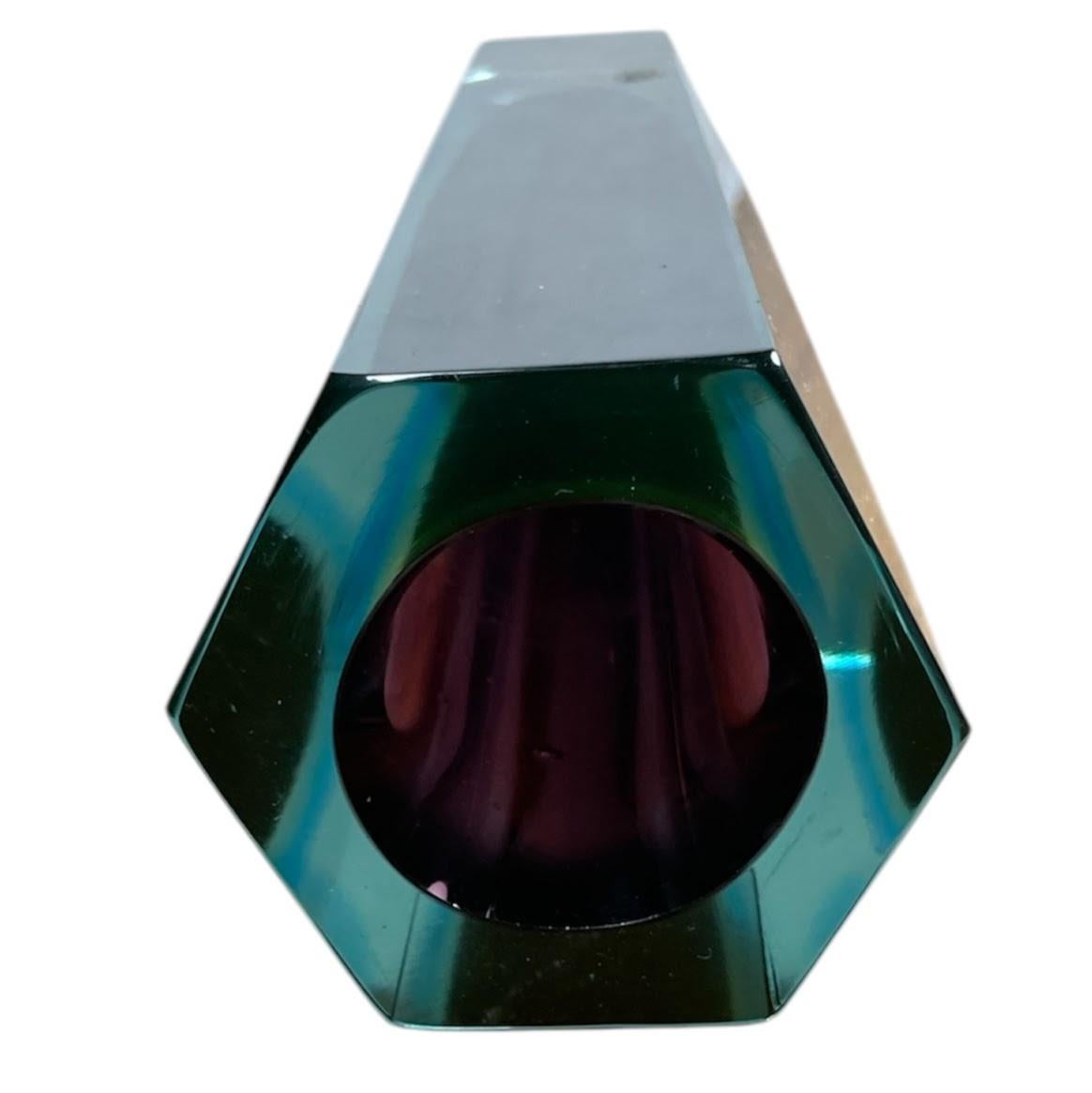 Italiano Vaso Sommerso in vetro di Murano sfaccettato di colore viola rossiccio in vendita