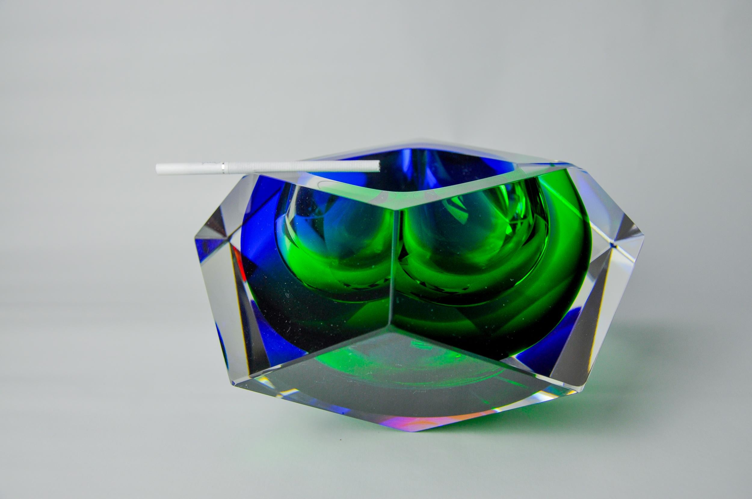Superb and rare green and blue sommerso xl ashtray designed and manufactured by flavio poli for seguso in murano in the 1970s. Handcrafted glass using the sommerso technique (superposition of layers of molten glass). Magnificent collector's and