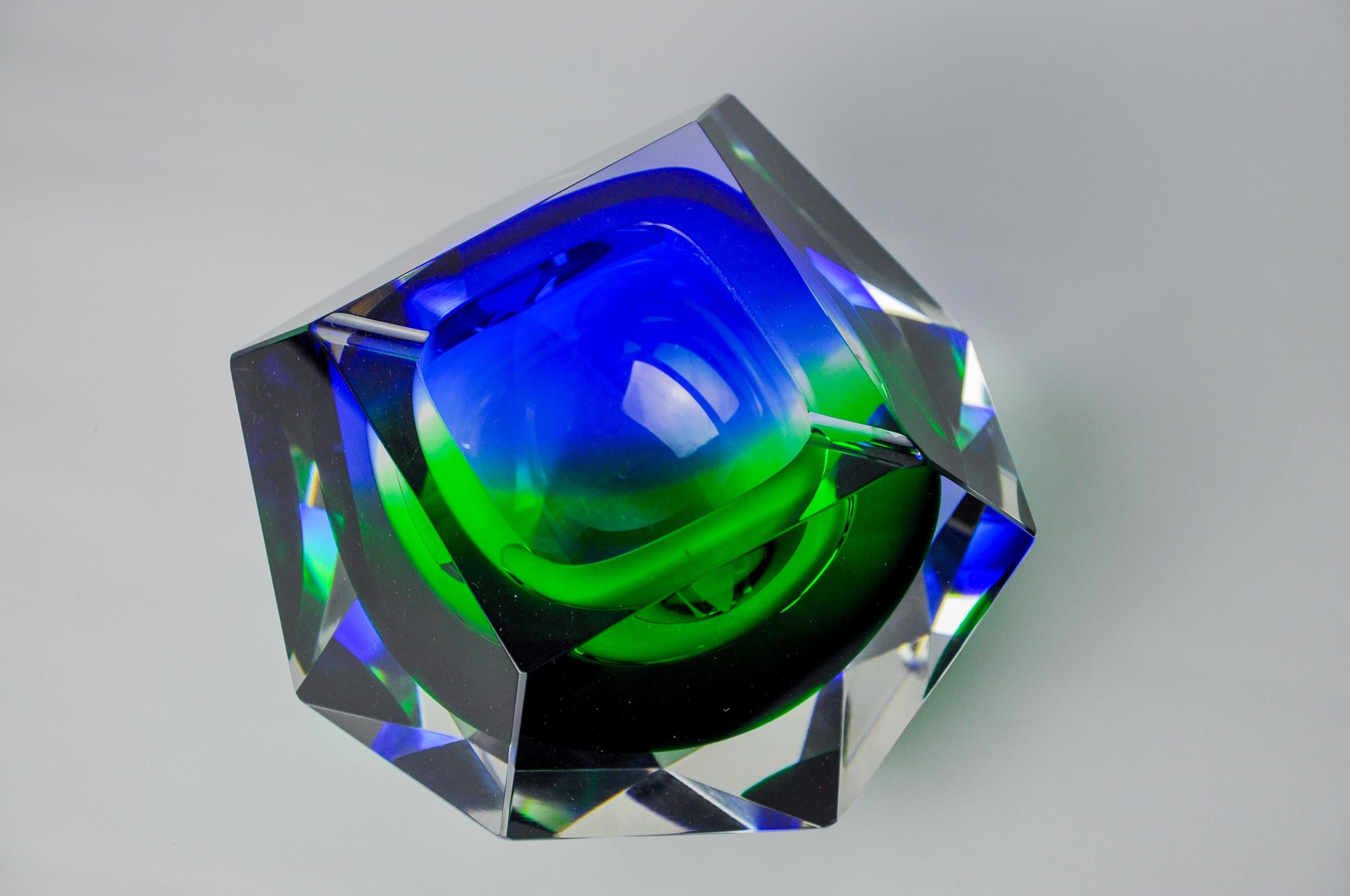 Sommerso XL ashtray by Flavio Poli for Seguso, green and blue Murano glass Italy In Good Condition In BARCELONA, ES