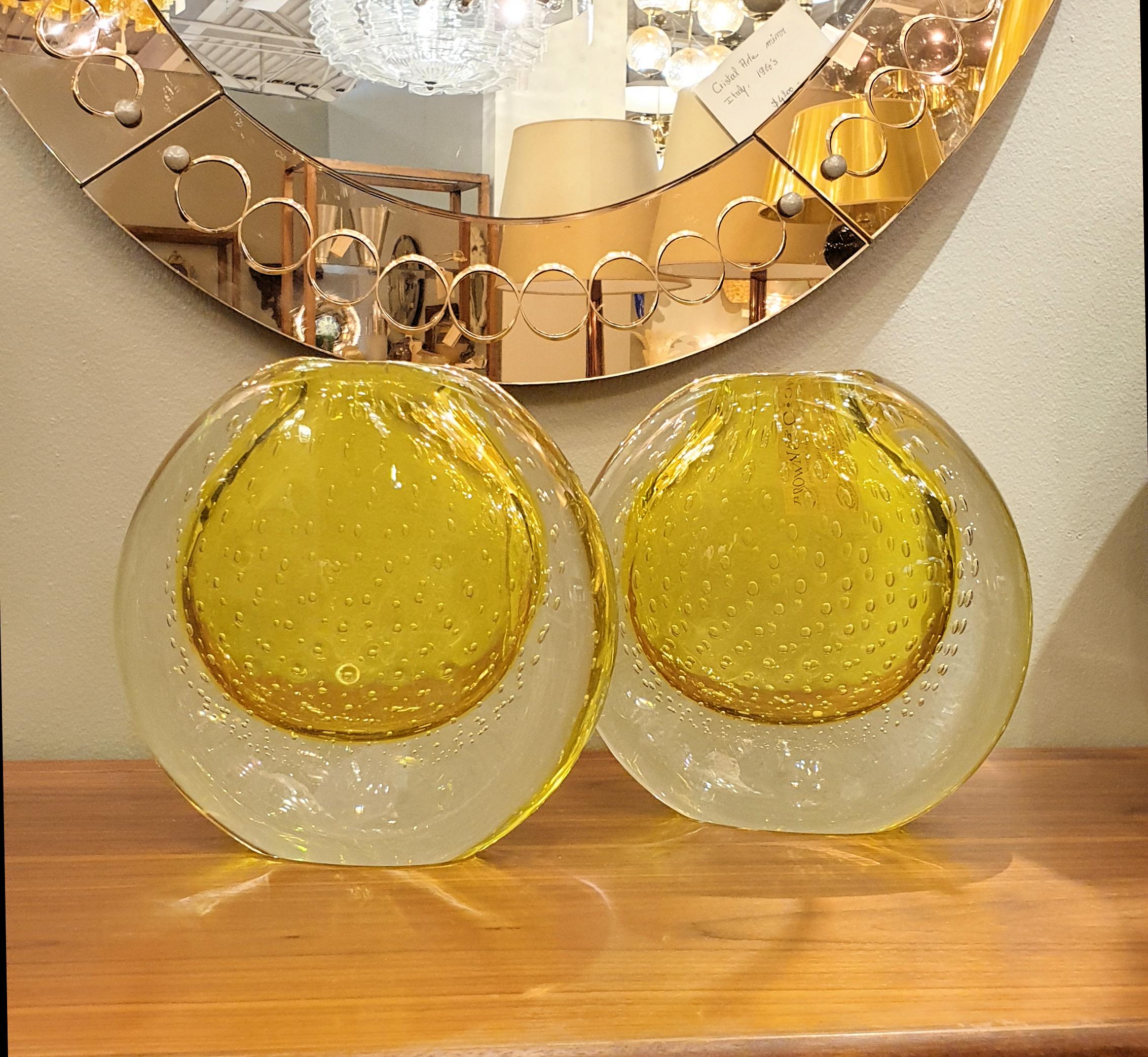 Pair of round Mid-Century Modern Murano glass vases, by Seguso, Italy, 1970s
The vintage pair of vases is made with the Sommerso technique: several layers of murano glass with contrasting colors and air bubbles inclusion.
For this pair of vases,