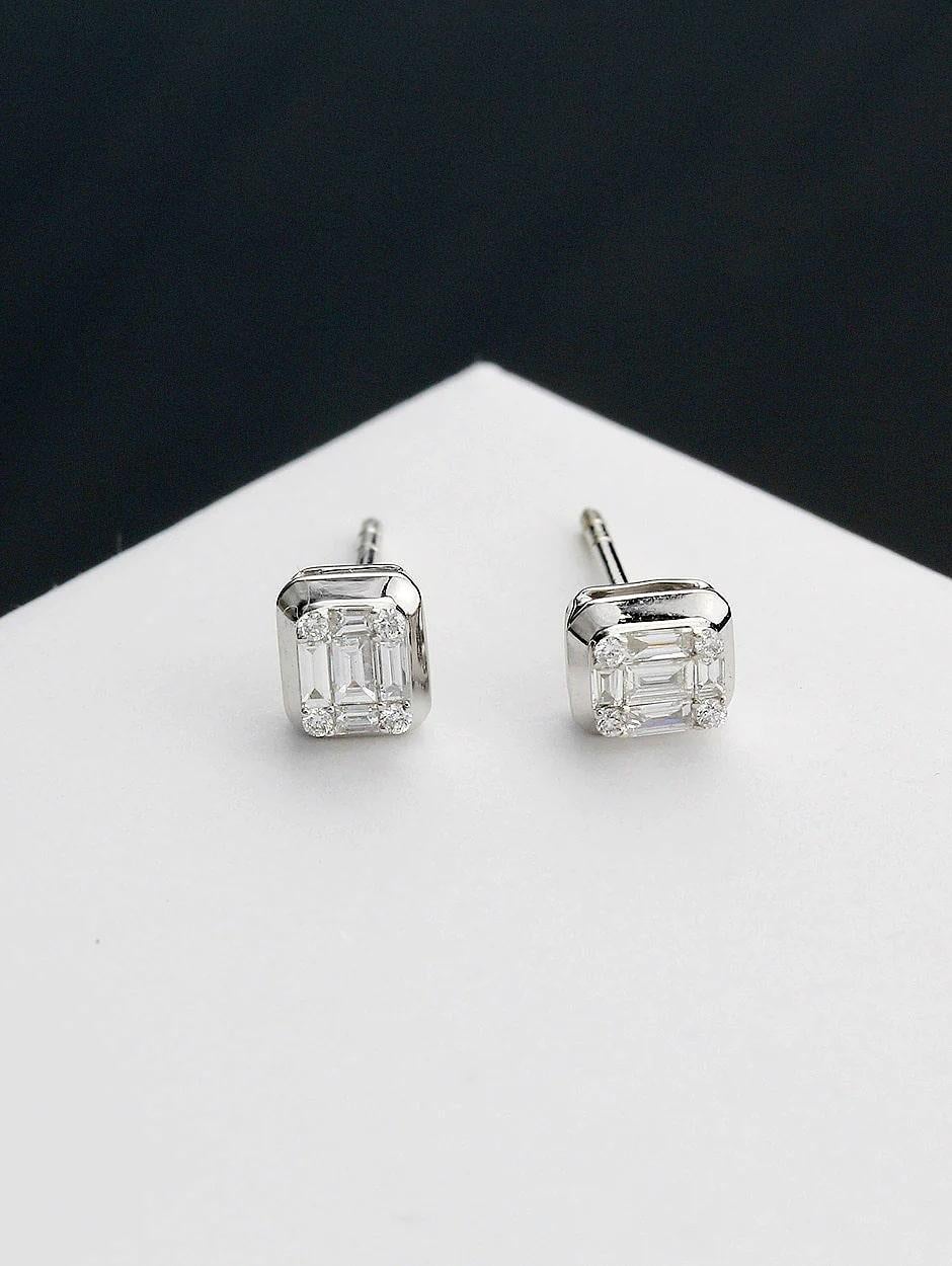 Illusion design diamond earring, all with a high polish finish. Available in 18K White Gold.

Earring Information
Diamond Type : Natural Diamond
Metal : 18K
Metal Color : White Gold
Diamond Carat Weight : 0.24ttcw
Diamond Color Clarity : SI-Quality