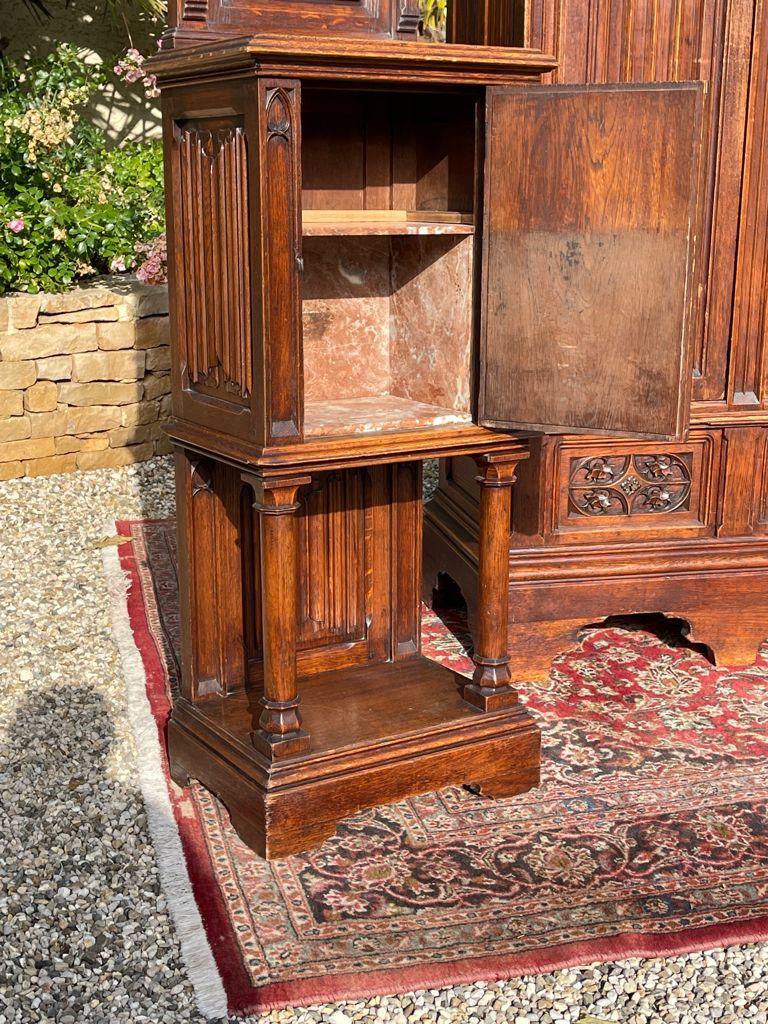 Sumptuous Neo-Gothic Oak Bedroom Set '4 pieces', 19th Century 13