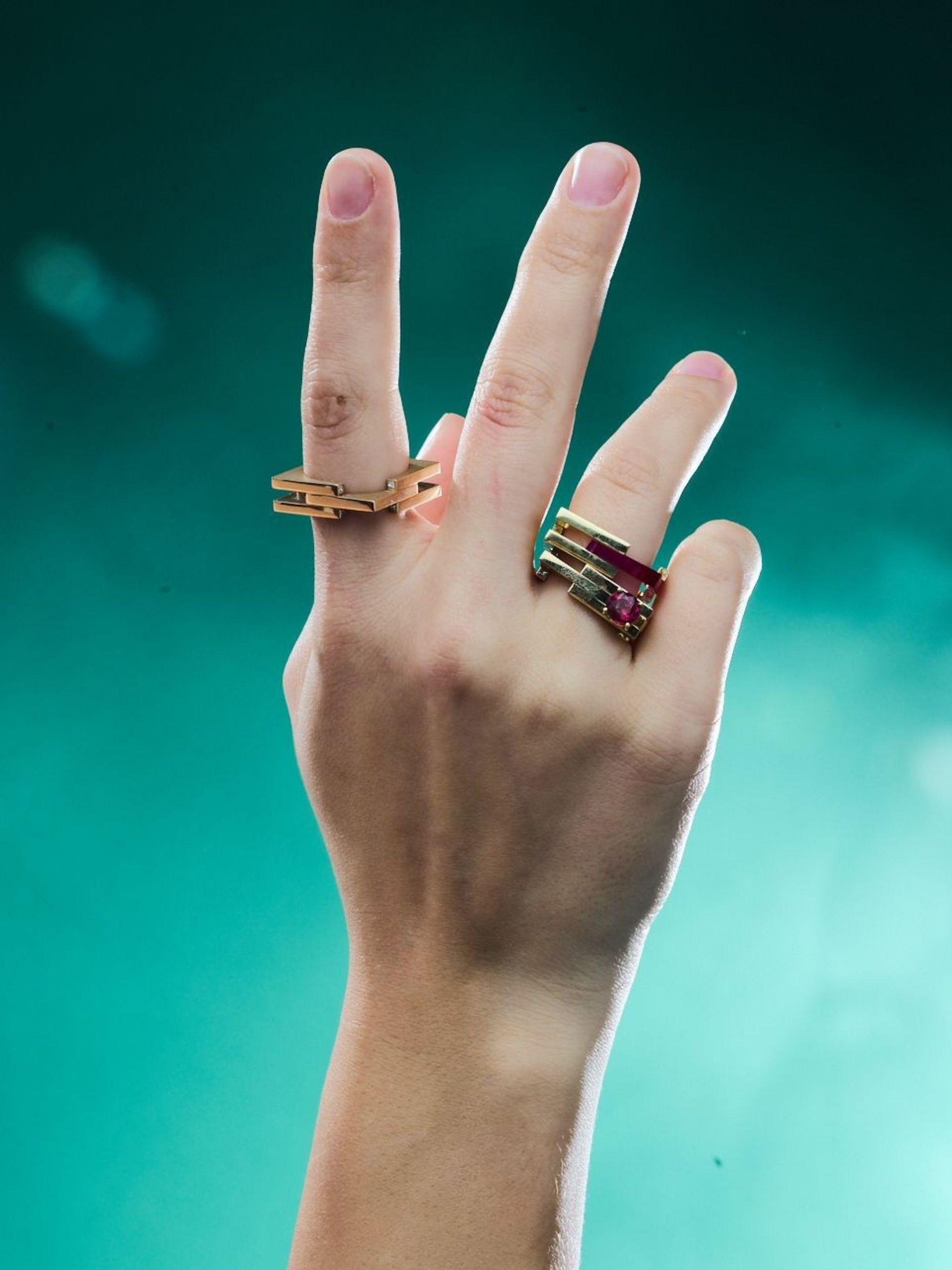 En venta: Somsara Anillo Eclipse de Oro de 18 K - Transformable de Anillo a Colgante  5