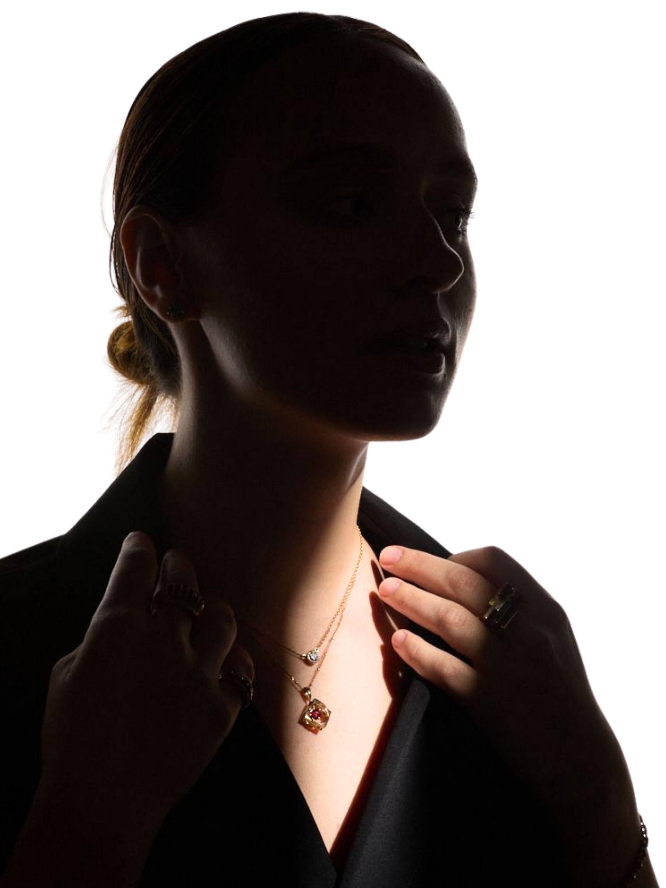 Collana Somsara Solstice in oro con spinello rosso birmano da 1,09 carati In condizioni Nuovo in vendita a New York, NY