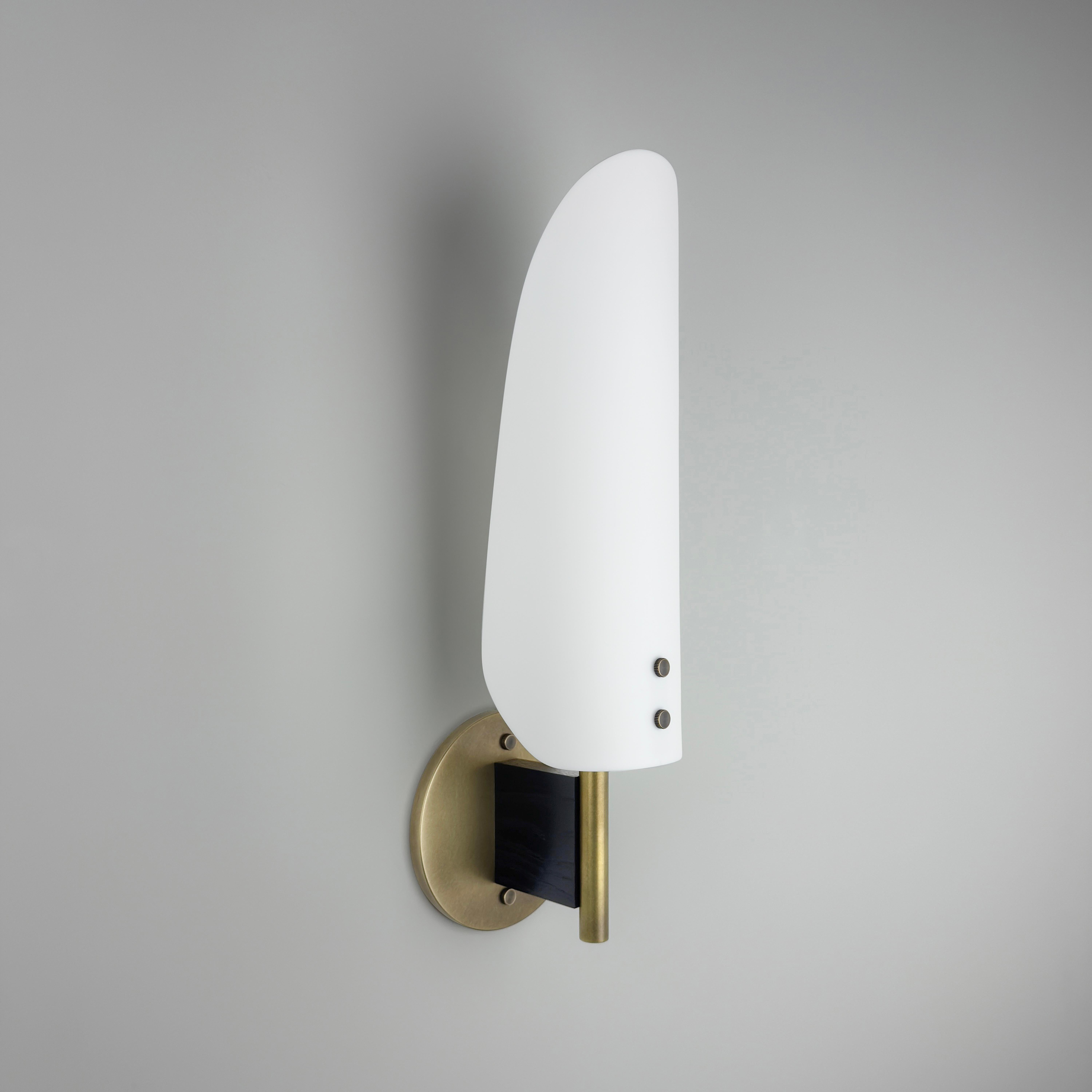 Lámpara Sonata Tipo 1 - Aplique Moderno de Metal, Cristal Grabado y Madera Siglo XXI y contemporáneo en venta