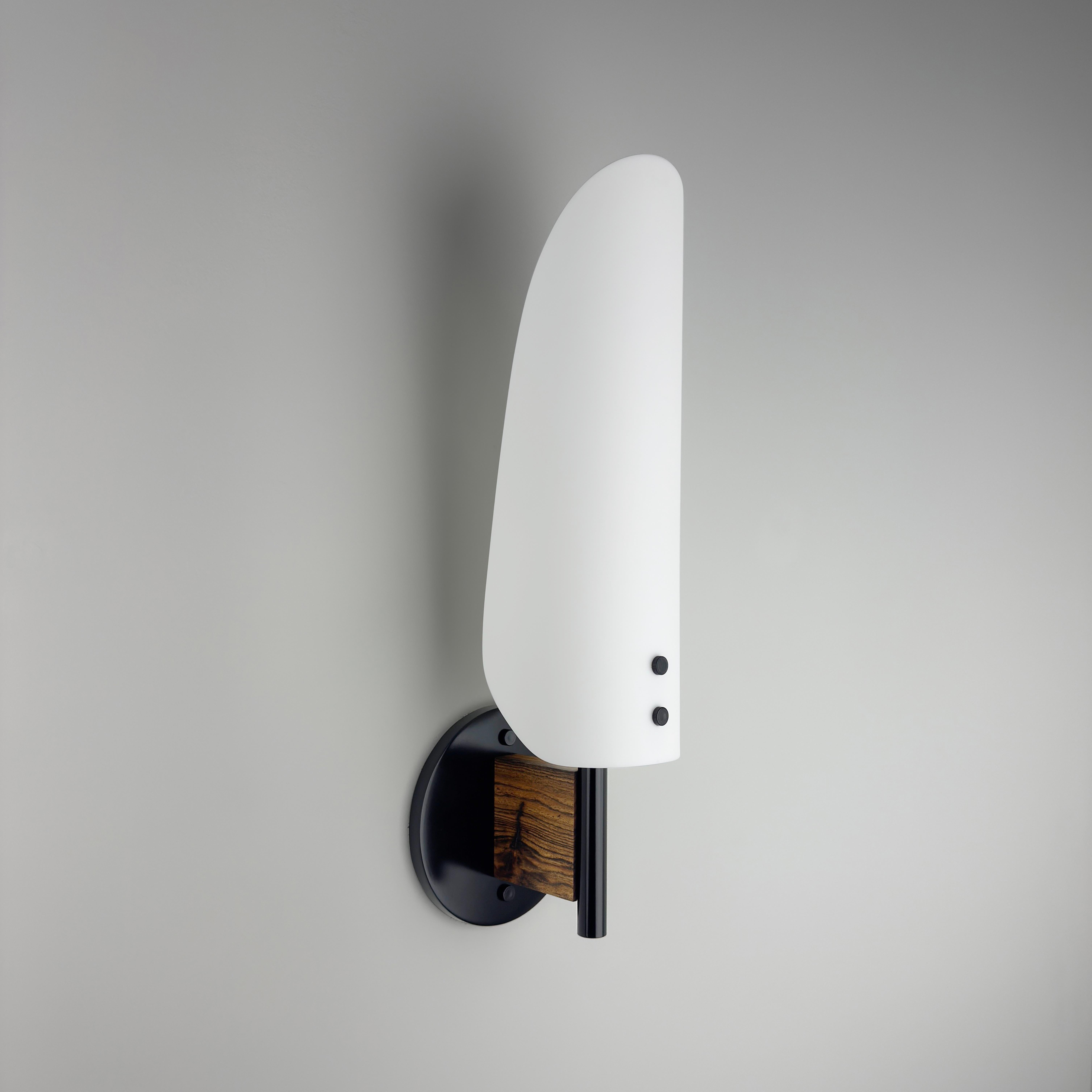 Lámpara Sonata Tipo 1 - Aplique Moderno de Metal, Cristal Grabado y Madera Recubrimiento de polvo en venta