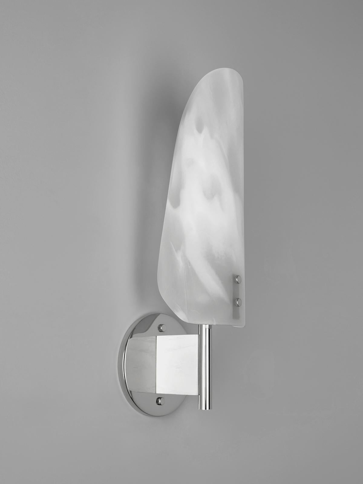 Realizzato con acquaforte Sonata Sconce Type 1 - Applique moderna in metallo, vetro acidato e Wood in vendita