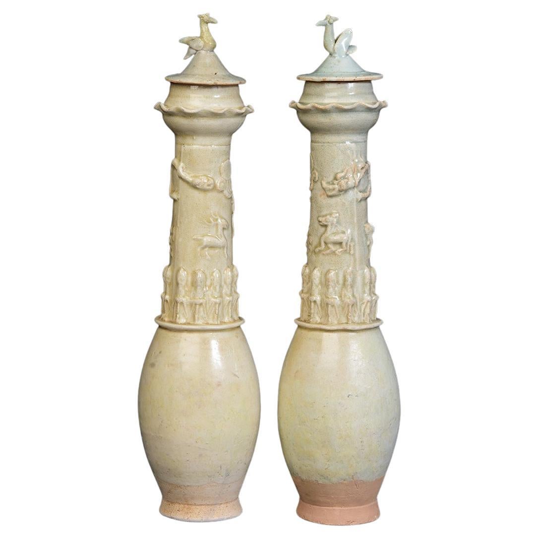 Dynastie Song, Paire de vases anciens en porcelaine de Chine avec Dragon et Dieux