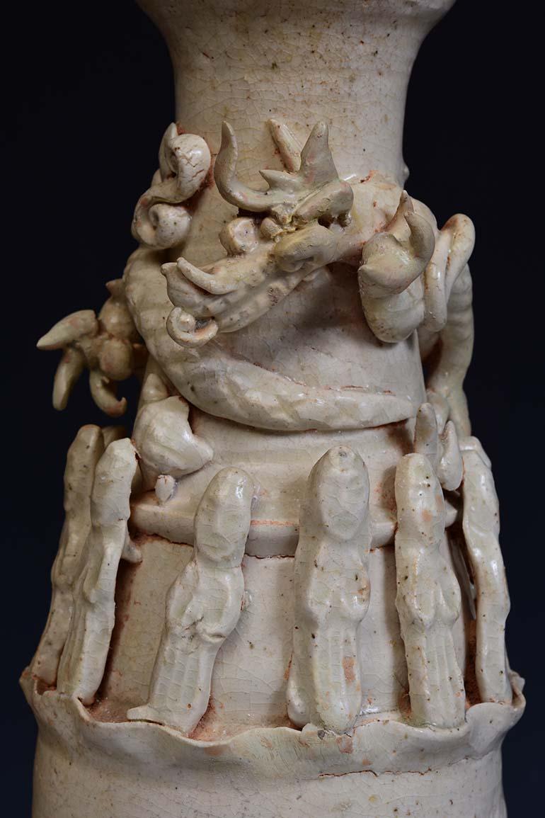 Song-Dynastie, ein Paar antike chinesische Porzellanvasen mit Drachen und Göttern (18. Jahrhundert und früher) im Angebot