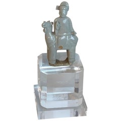 Song Dynasty Chinesisch Celadon Porzellan Pferd und Reiter auf später Lucite Pedestal