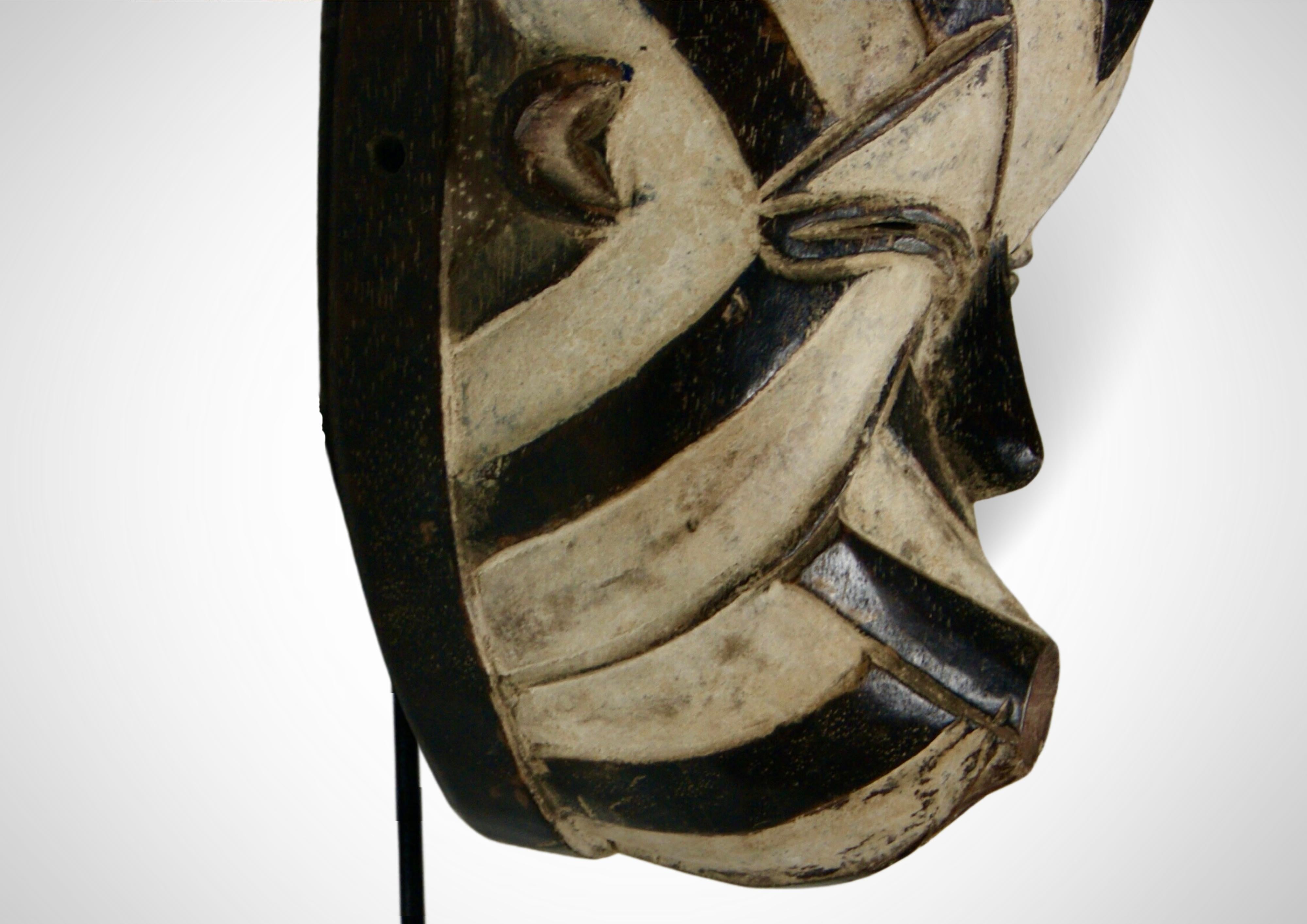 Songye Basangwe Maske DRC Wand Hängemaske Circa 1950er Jahre im Angebot 3
