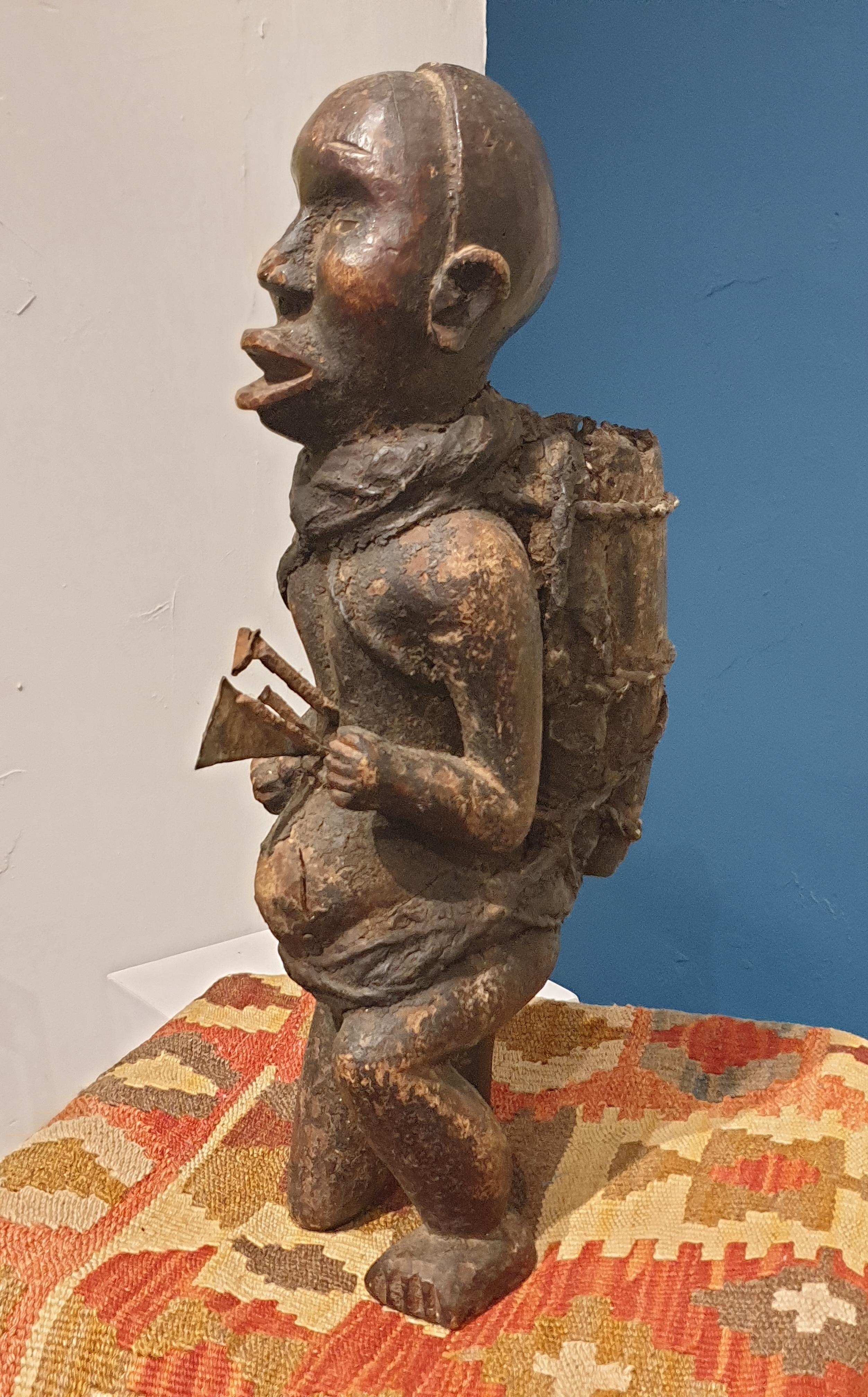 Statue Songye, Kniende männliche Figur, Demokratische Republik Kongo im Angebot 12