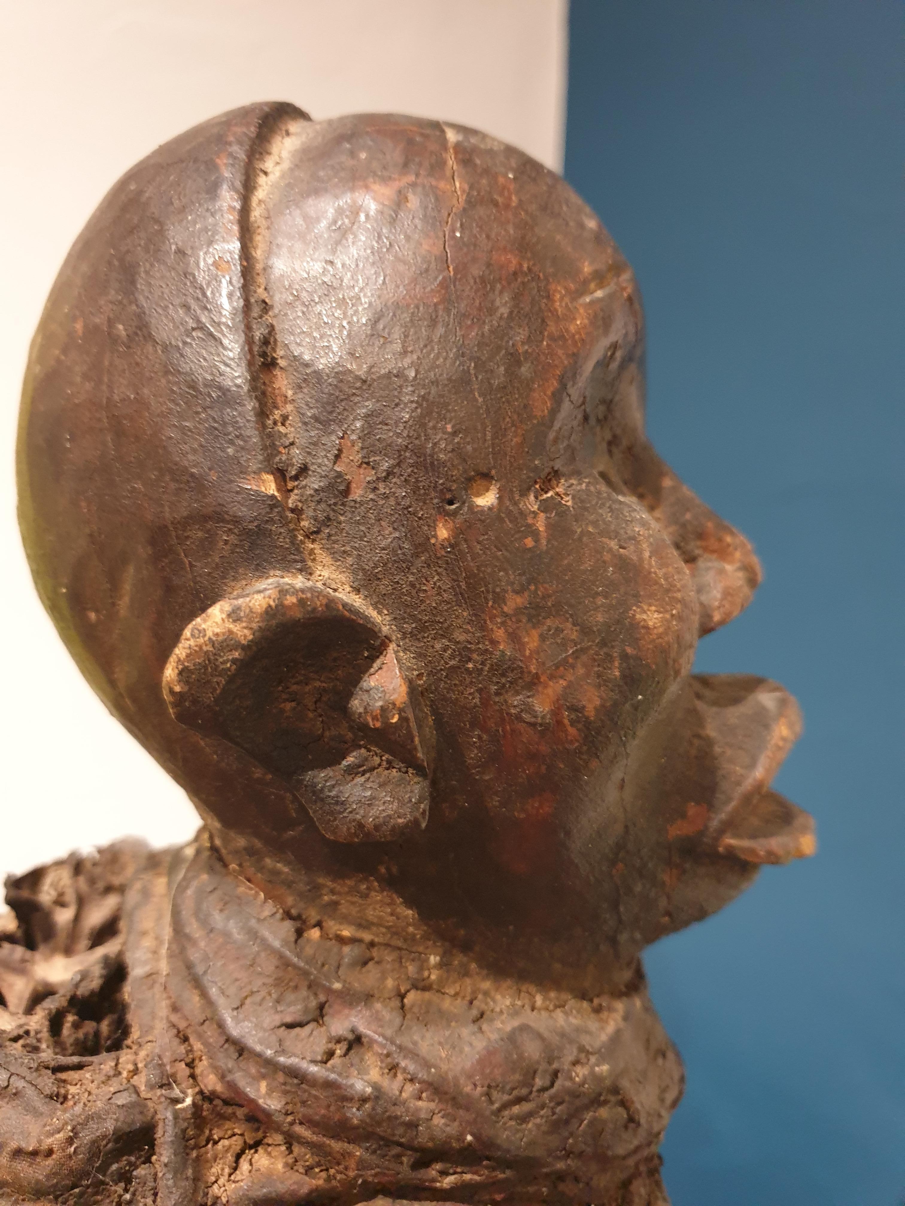 Statue Songye, Kniende männliche Figur, Demokratische Republik Kongo im Angebot 13