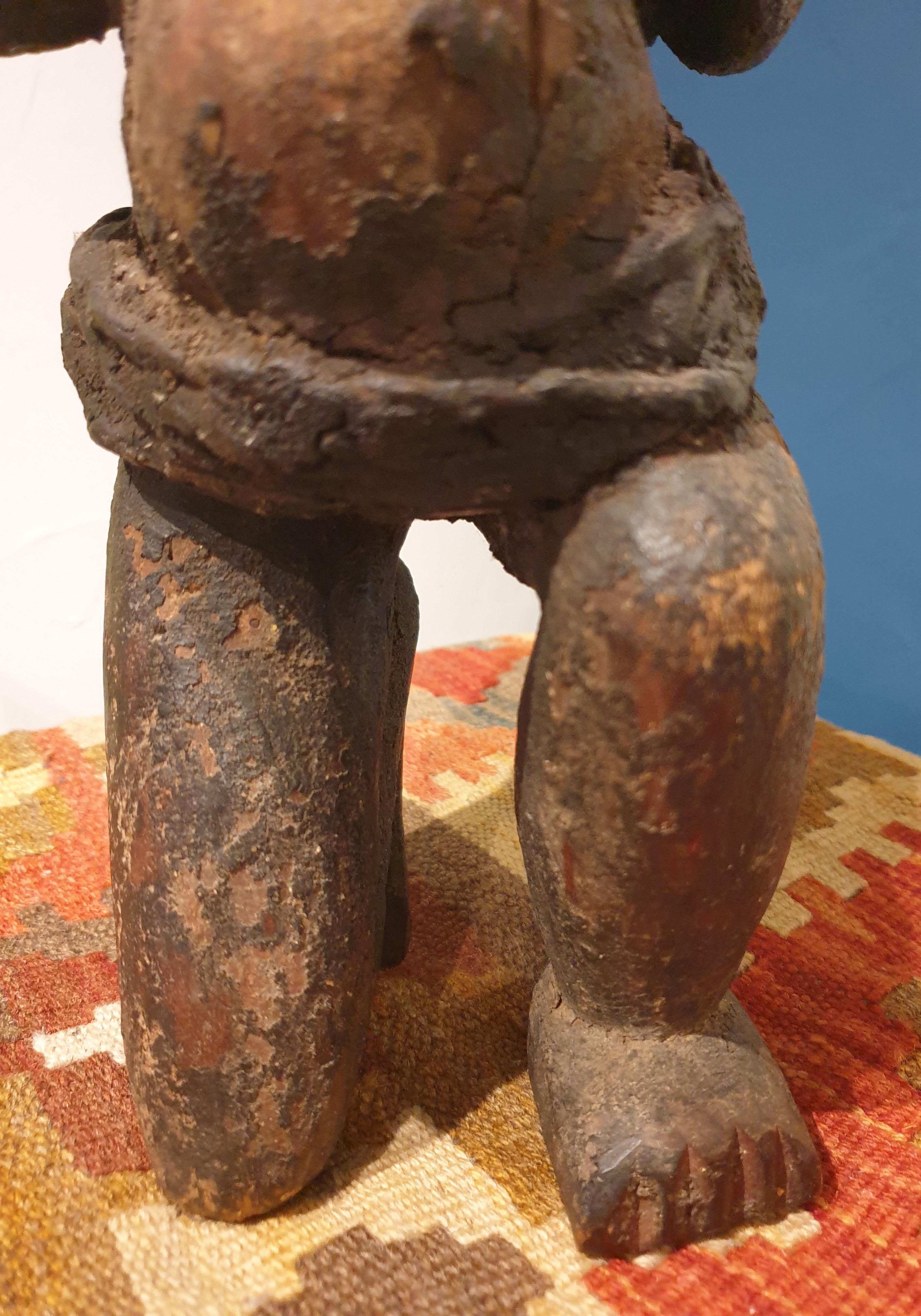 Statue Songye, Kneeling Male Figure, Democratic Republic of Congo  - Sculpture by Songye Craftsmen