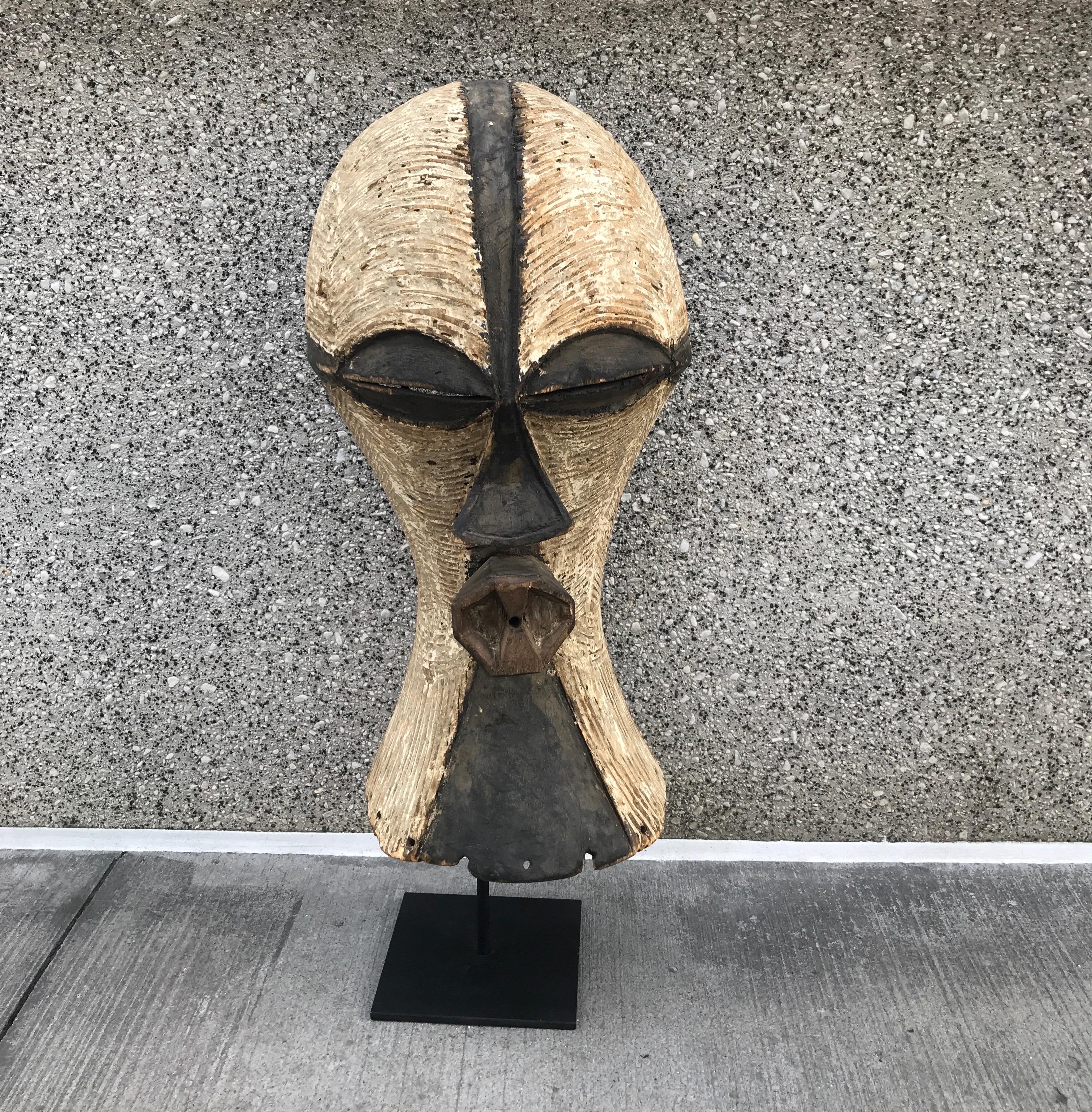 Songye Style Female Dance Mask In Good Condition In New York, NY