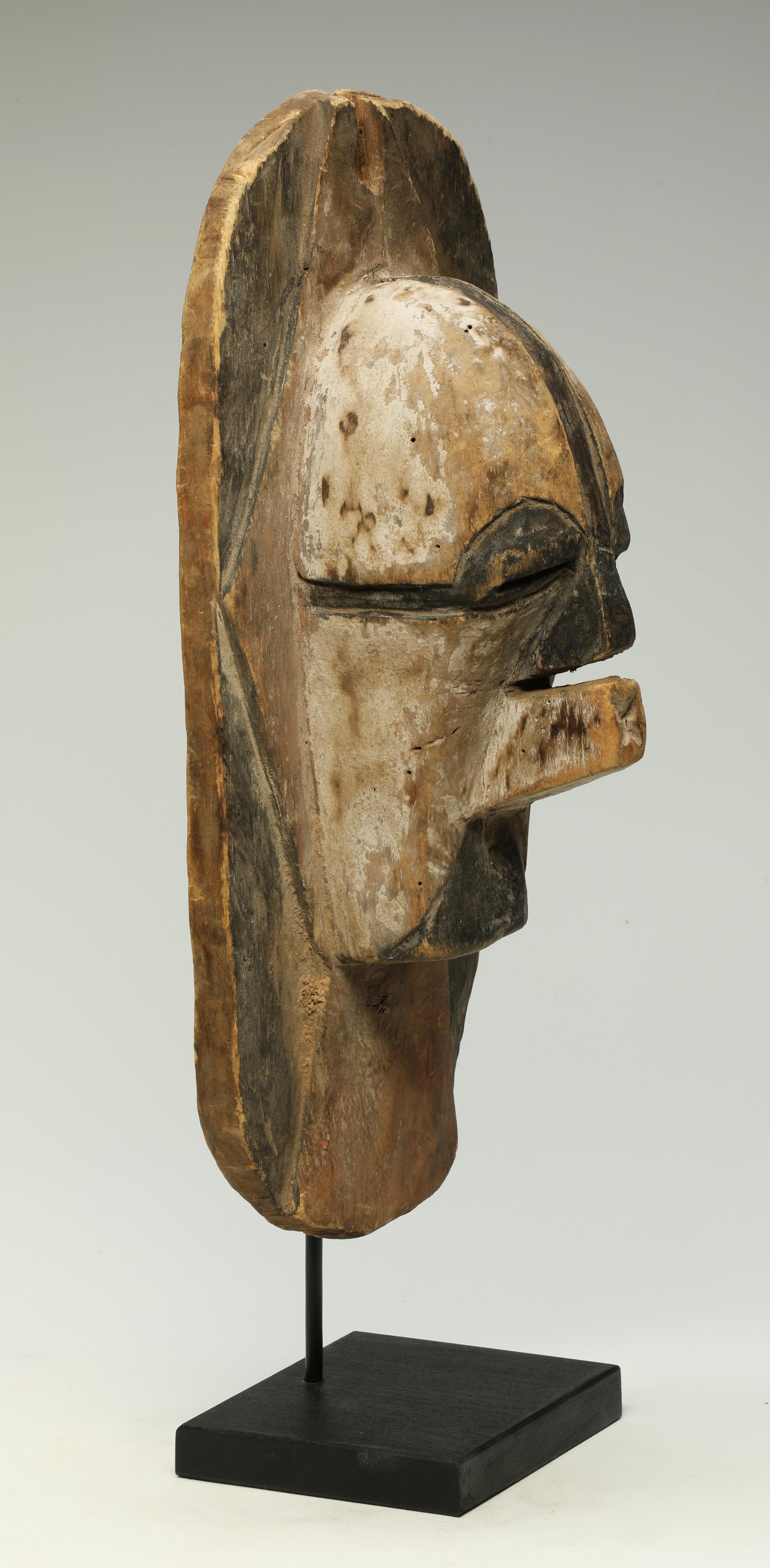 Sculpté à la main Masque en bois Songye Luba Kifwebe blanc, rouge et noir, Afrique, Congo